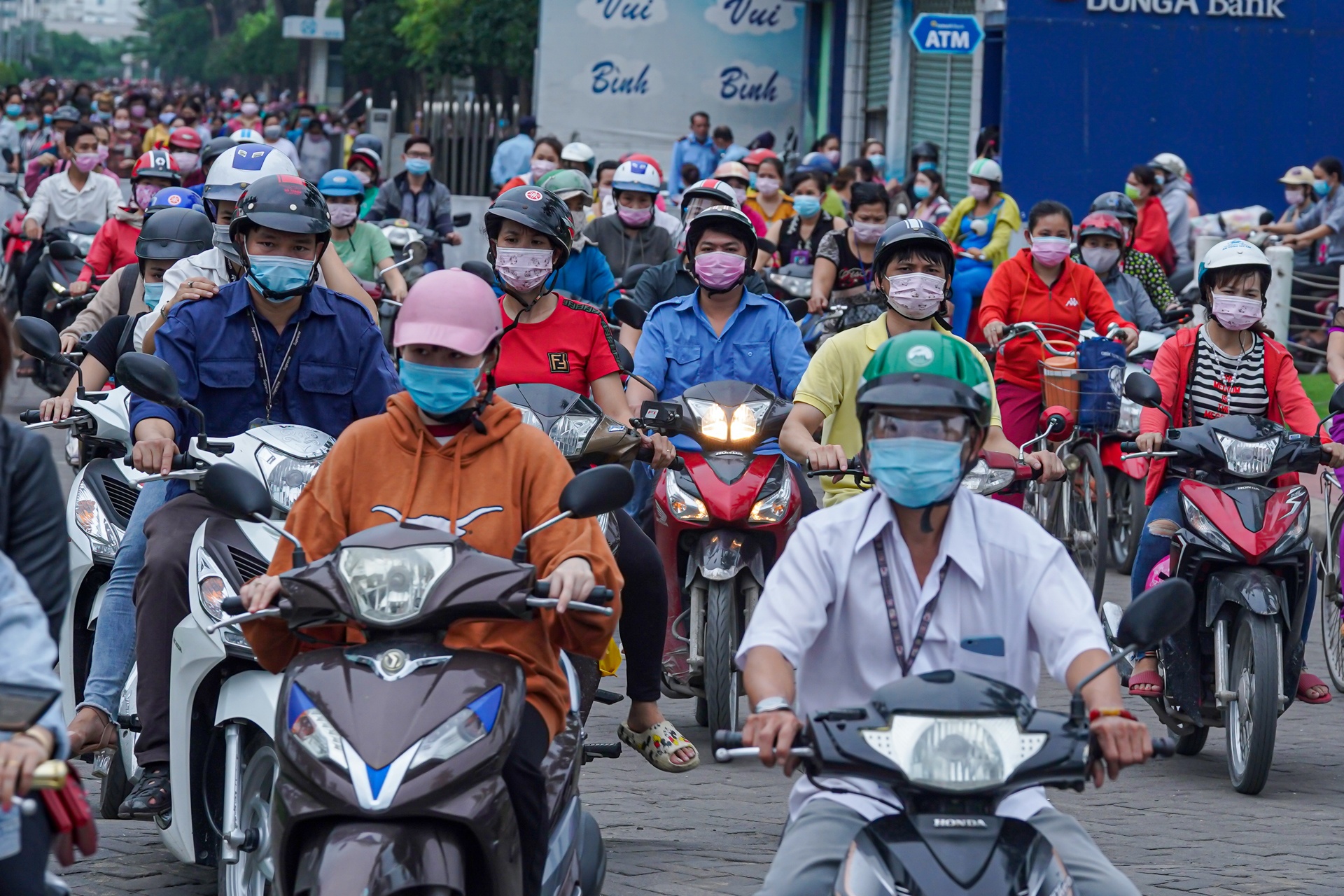 Canh dong duc tai Cong ty PouYuen hinh anh