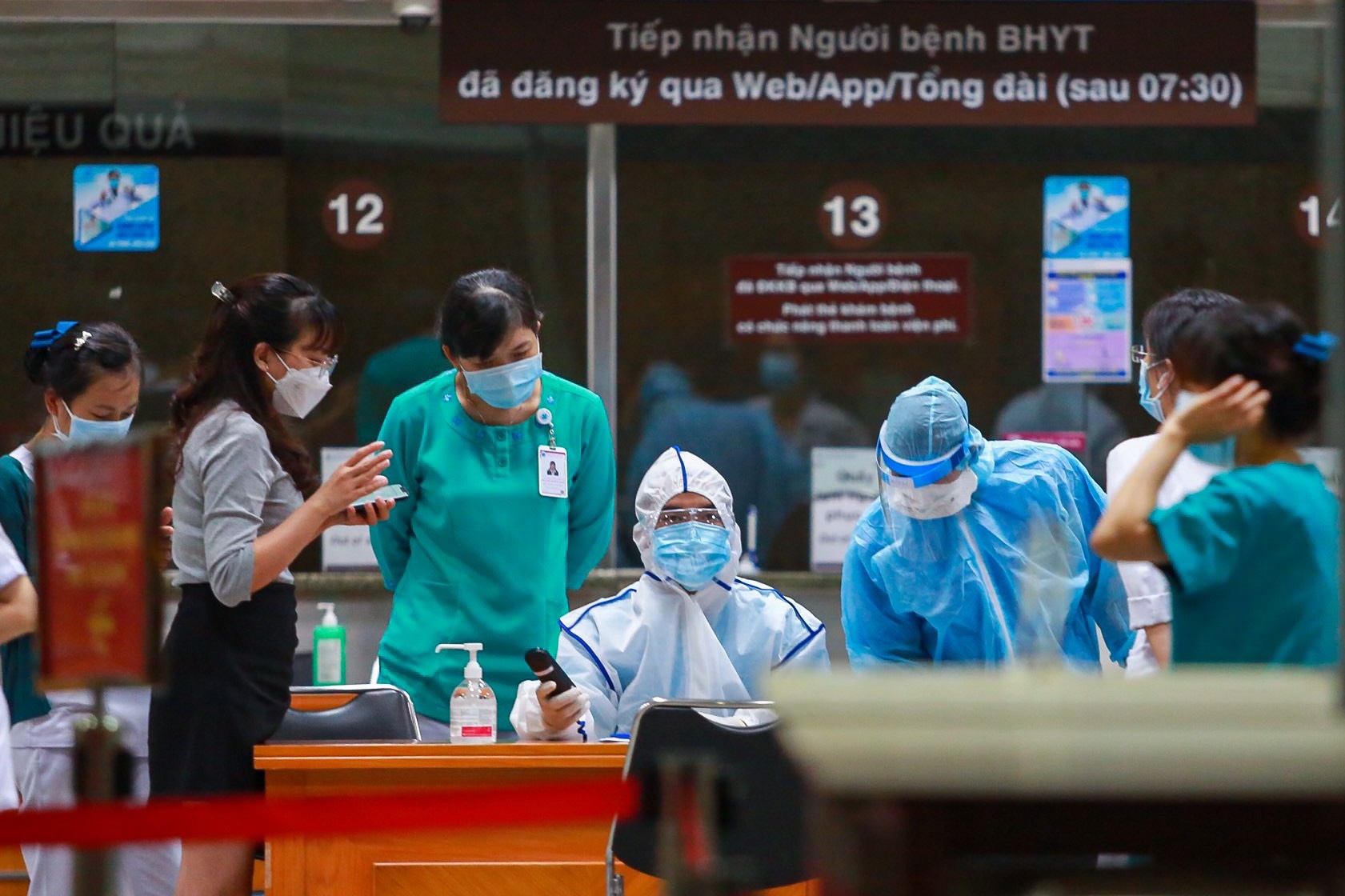 dịch Covid-19 bùng phát ở TP.HCM ảnh 1 dich Covid-19 bung phat o TP.HCM anh 1