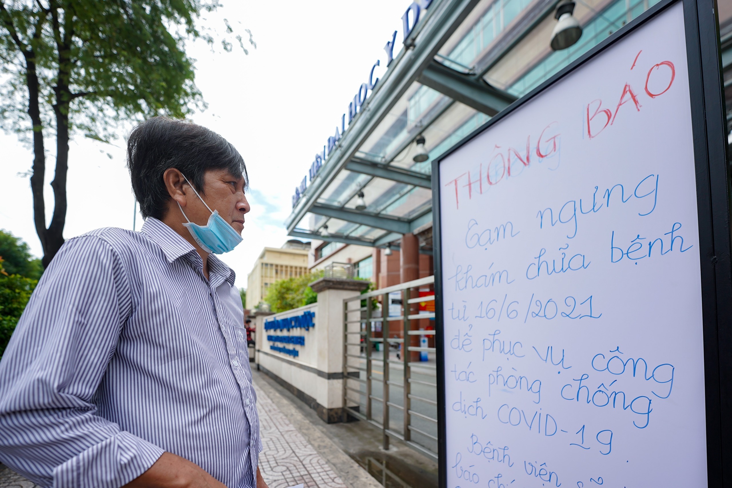 Nguoi benh phai quay ve vi BV Dai hoc Y duoc TP.HCM co ca mac Covid-19 hinh anh