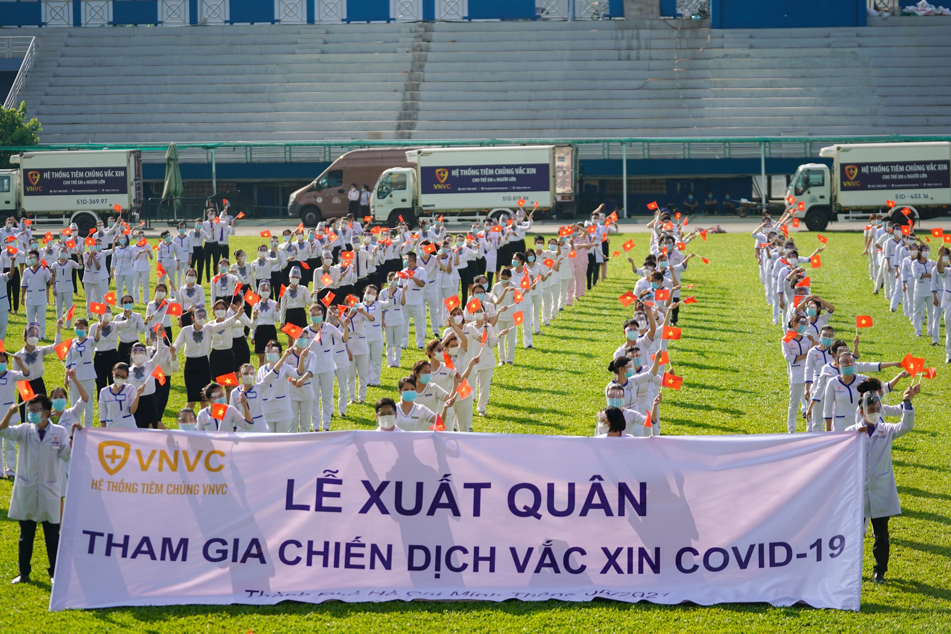 Le xuat quan chien dich tiem vaccine anh 2