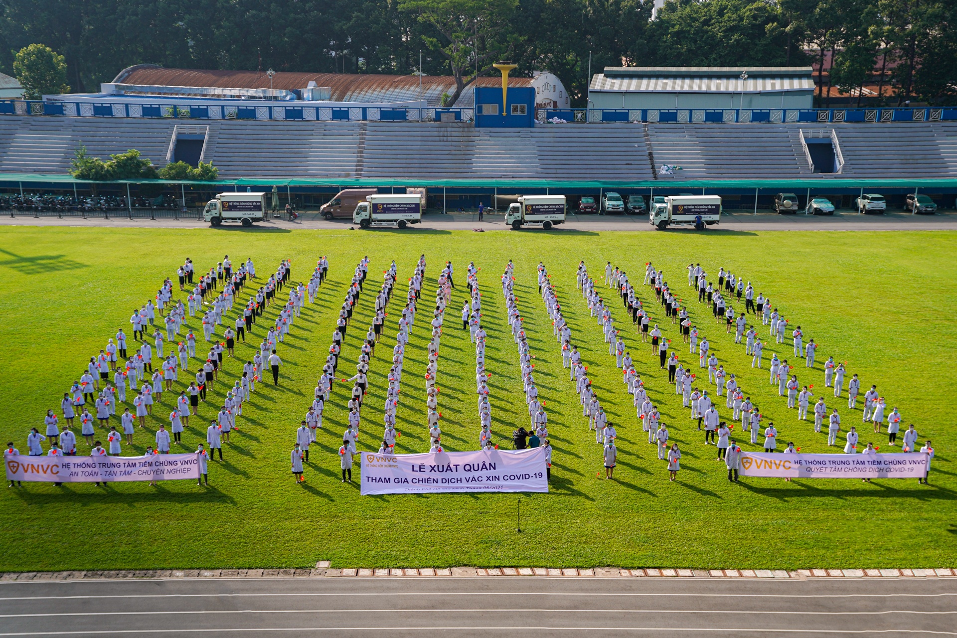 Le xuat quan chien dich tiem vaccine anh 1