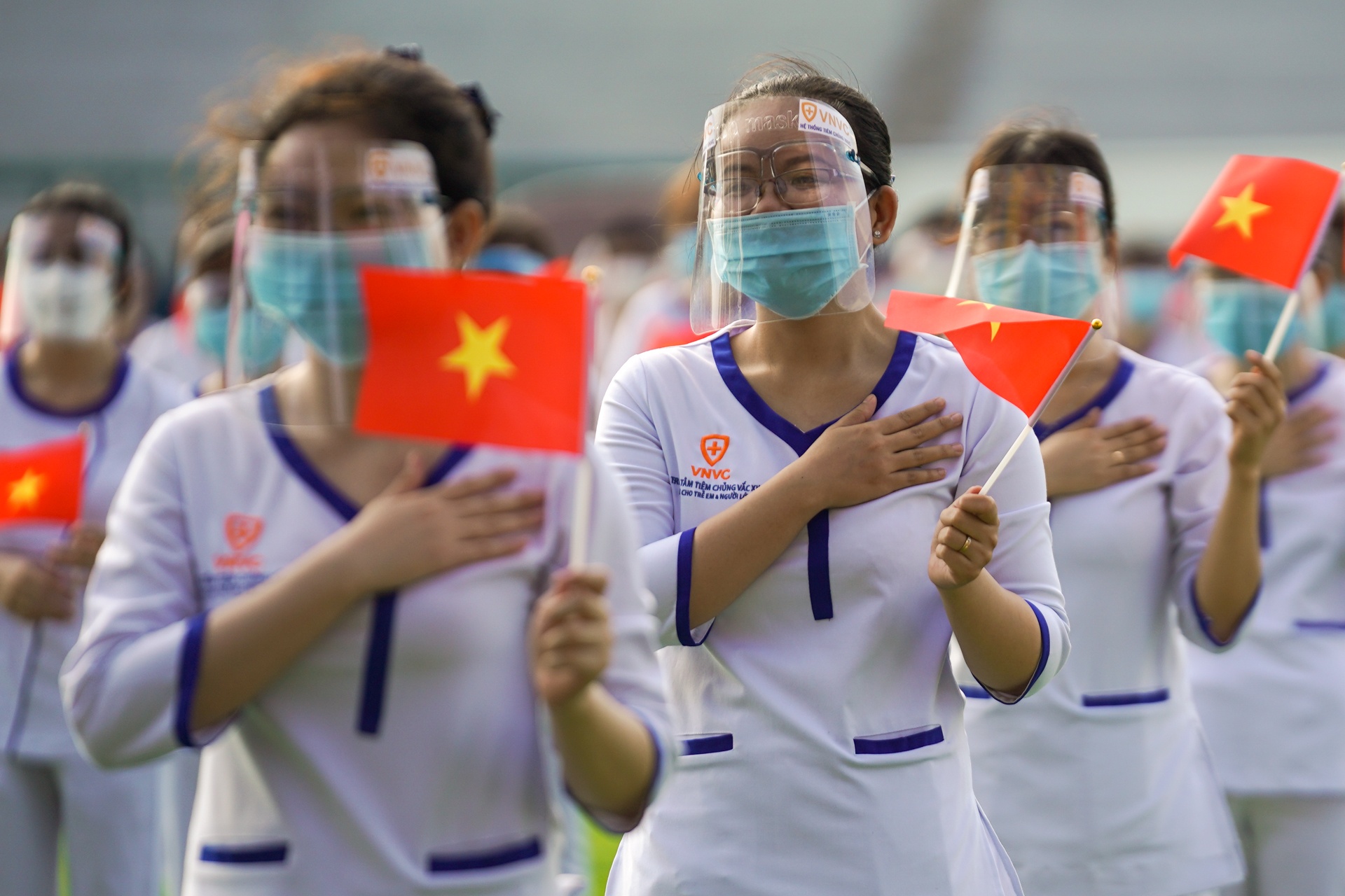 Le xuat quan chien dich tiem vaccine anh 5