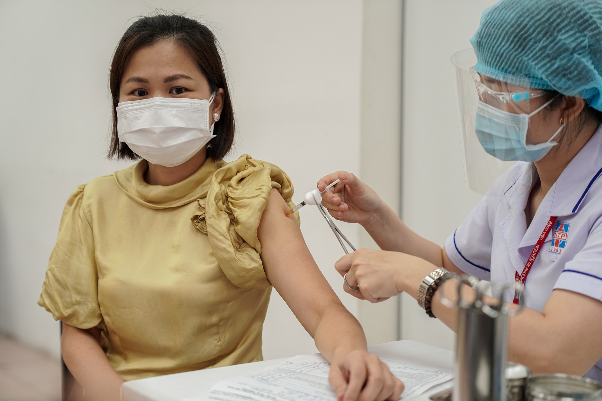 Tiêm vaccine Covid-19 TP.HCM ảnh 6 Tiem vaccine Covid-19 TP.HCM anh 6