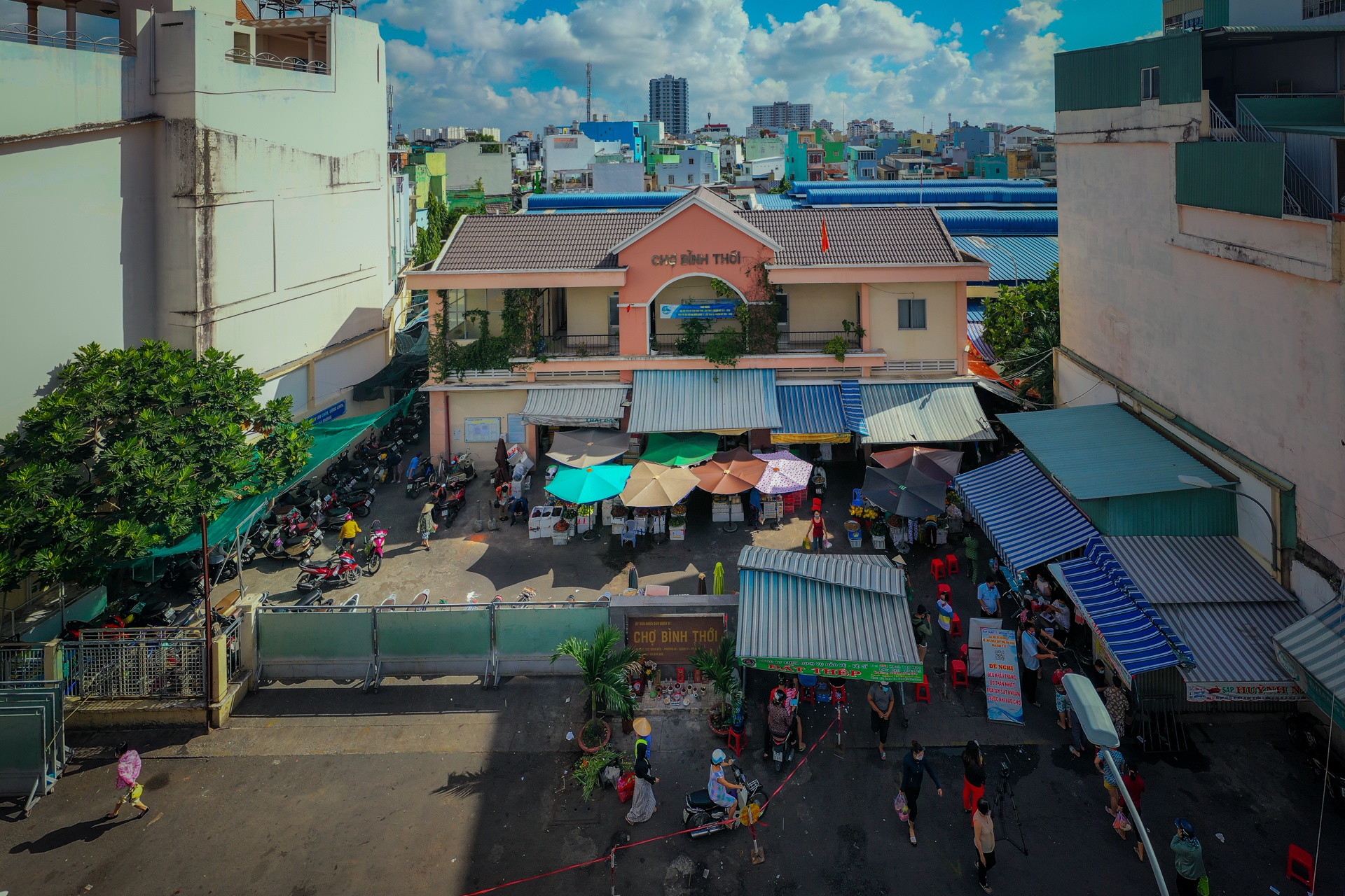 Di cho bang the o TP.HCM anh 1