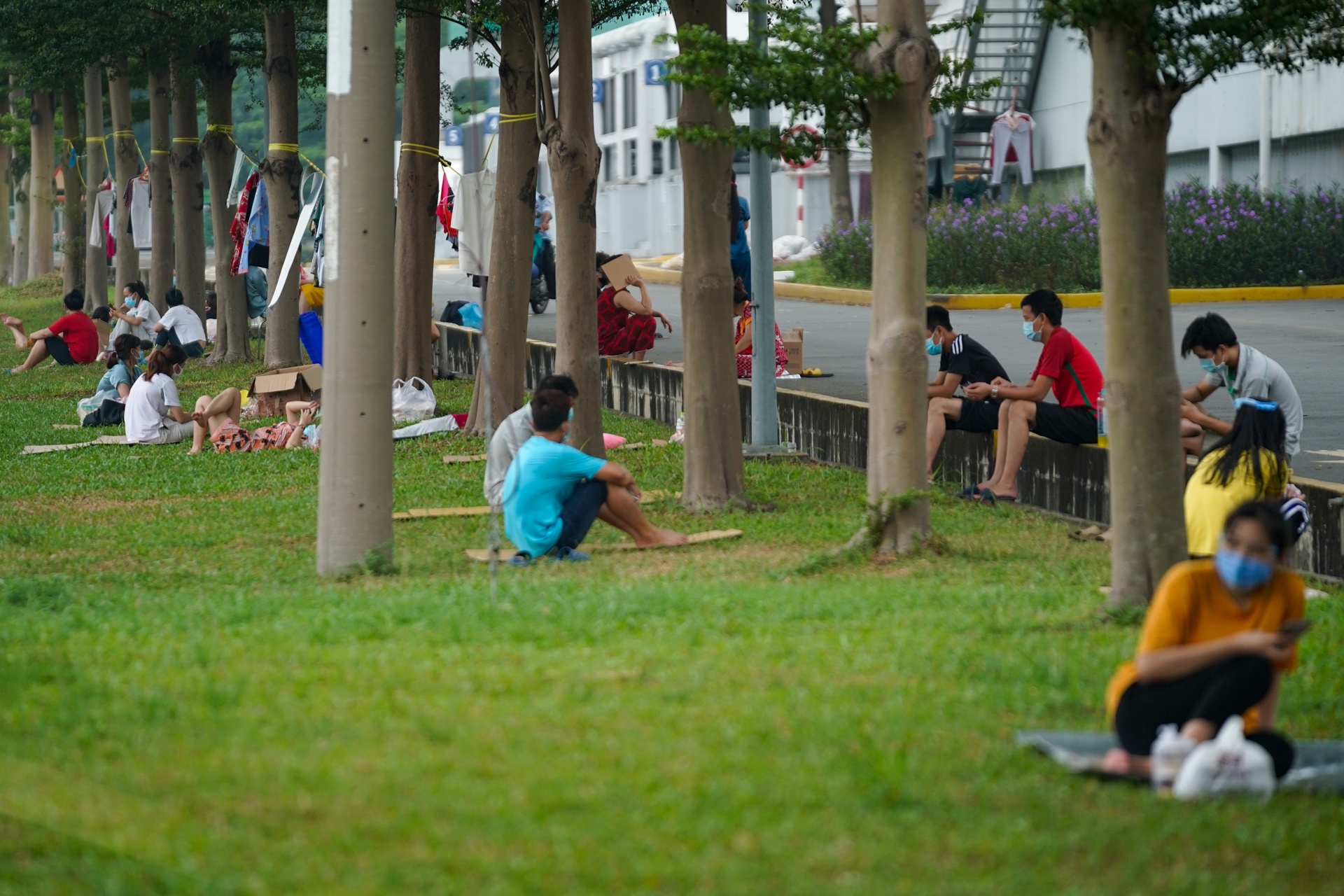 Dung leu cho cong nhan cach ly anh 10