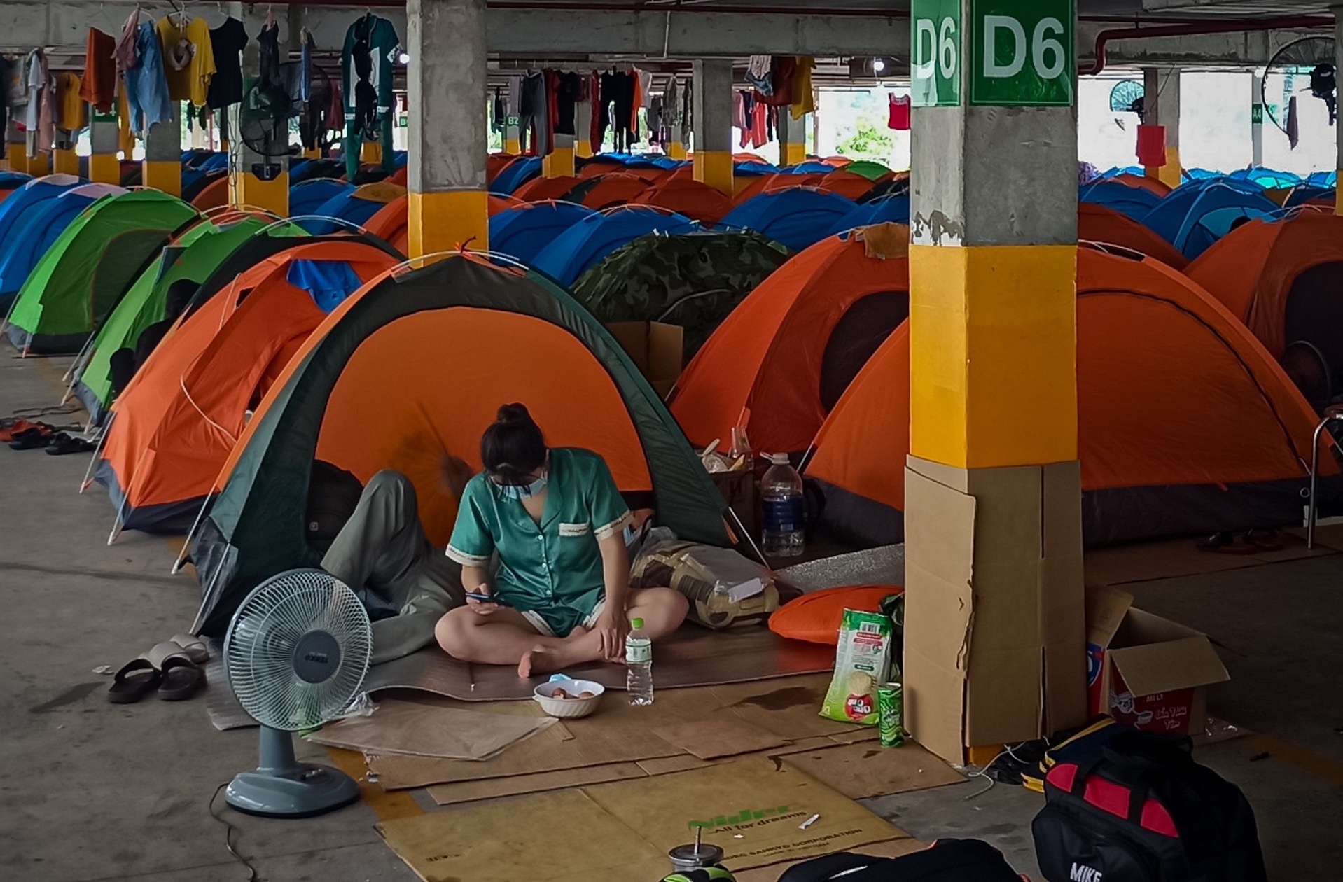 Dung leu cho cong nhan cach ly tai nha may o TP.HCM hinh anh