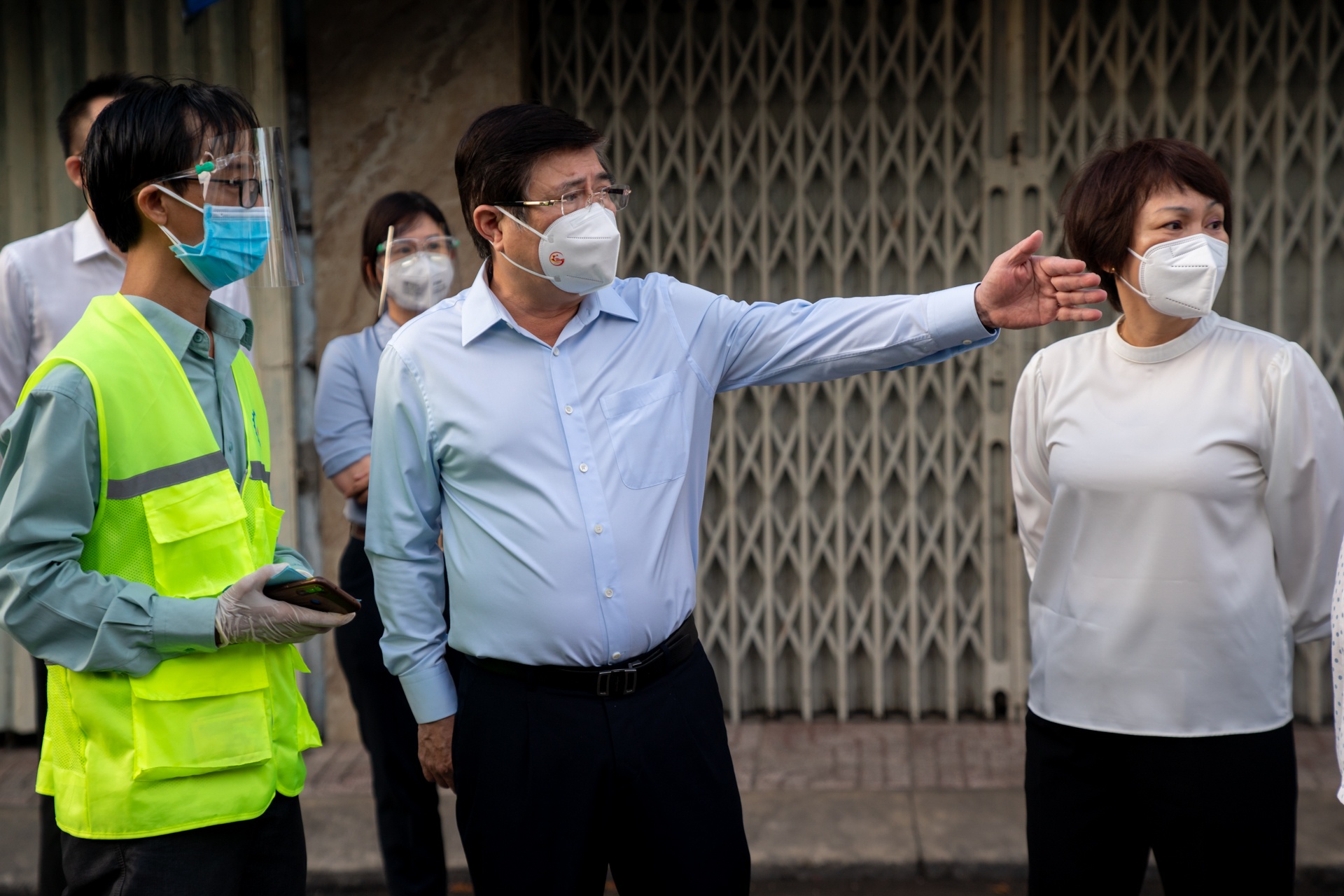 Cho mo cua tro lai anh 1