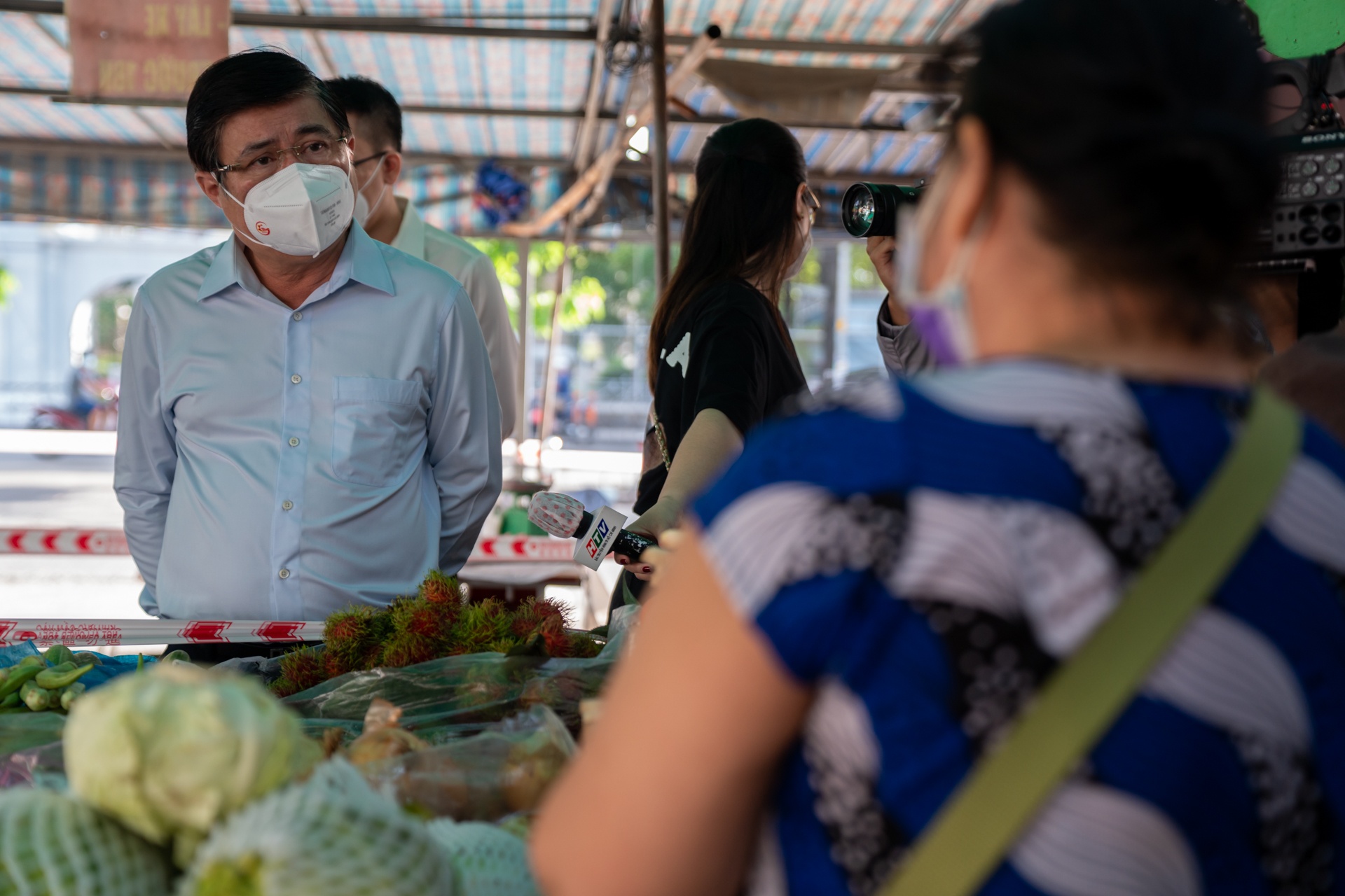 Cho mo cua tro lai anh 9