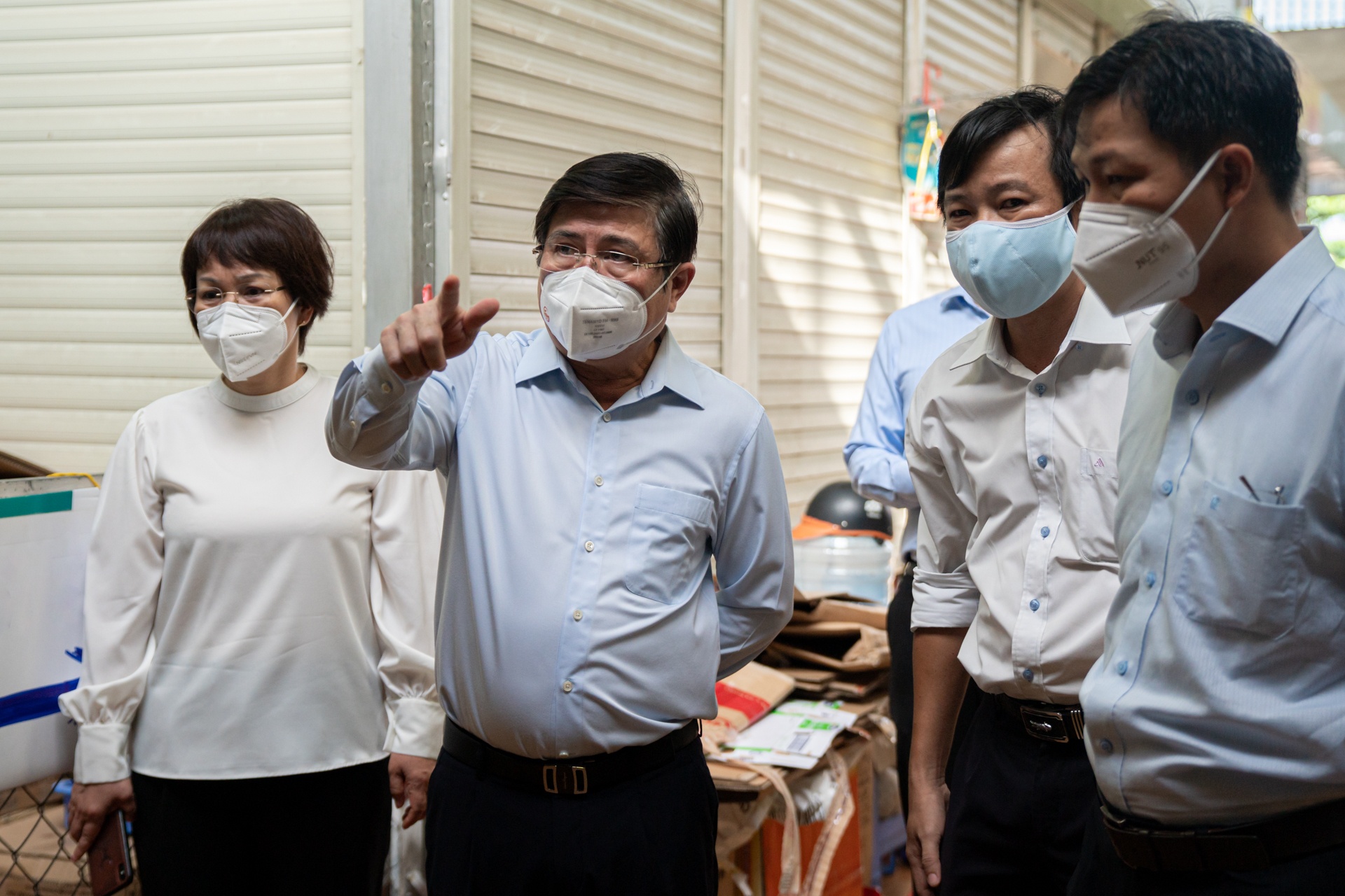 Cho mo cua tro lai anh 10