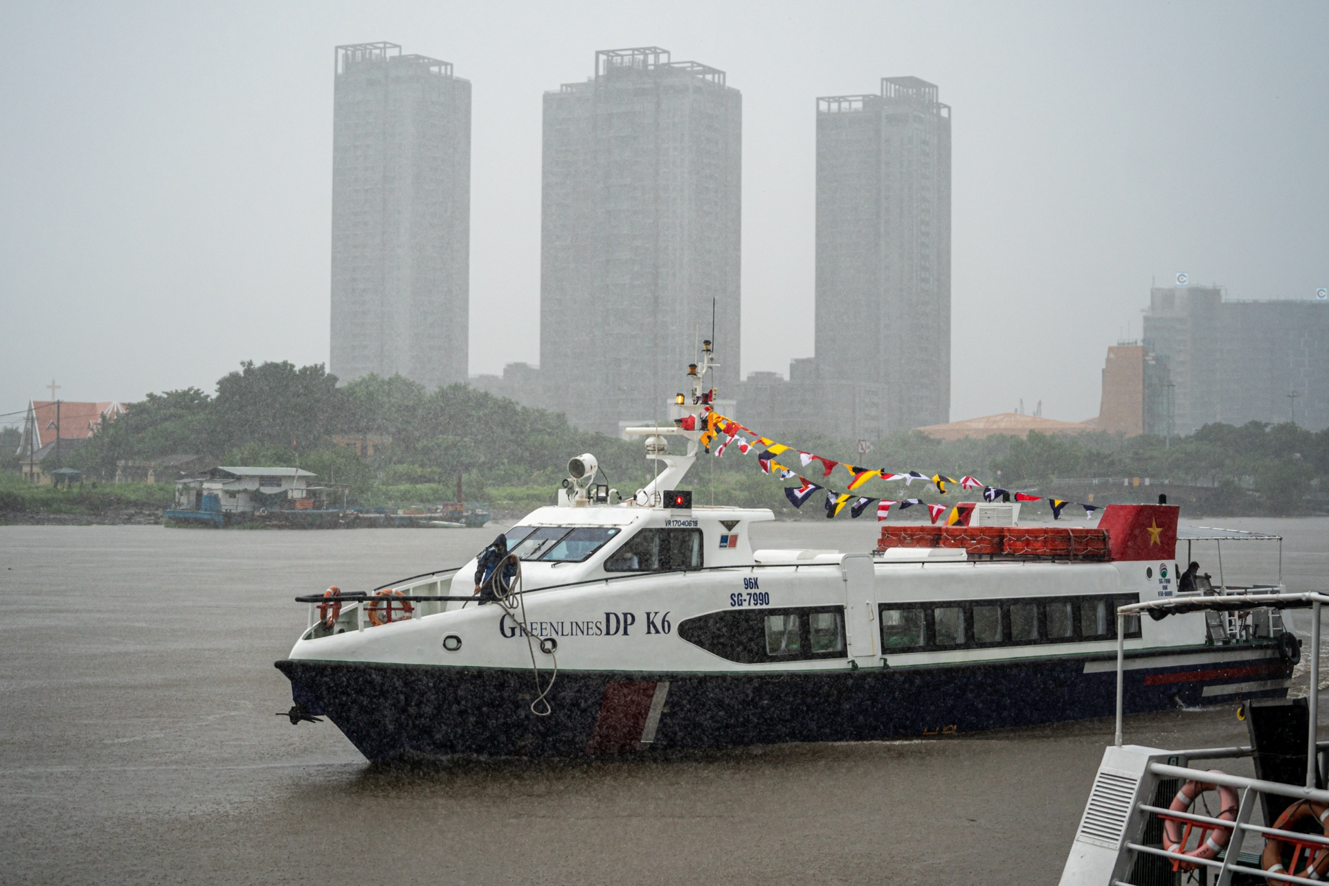 Tau cao toc cho hang hoa thiet yeu anh 1