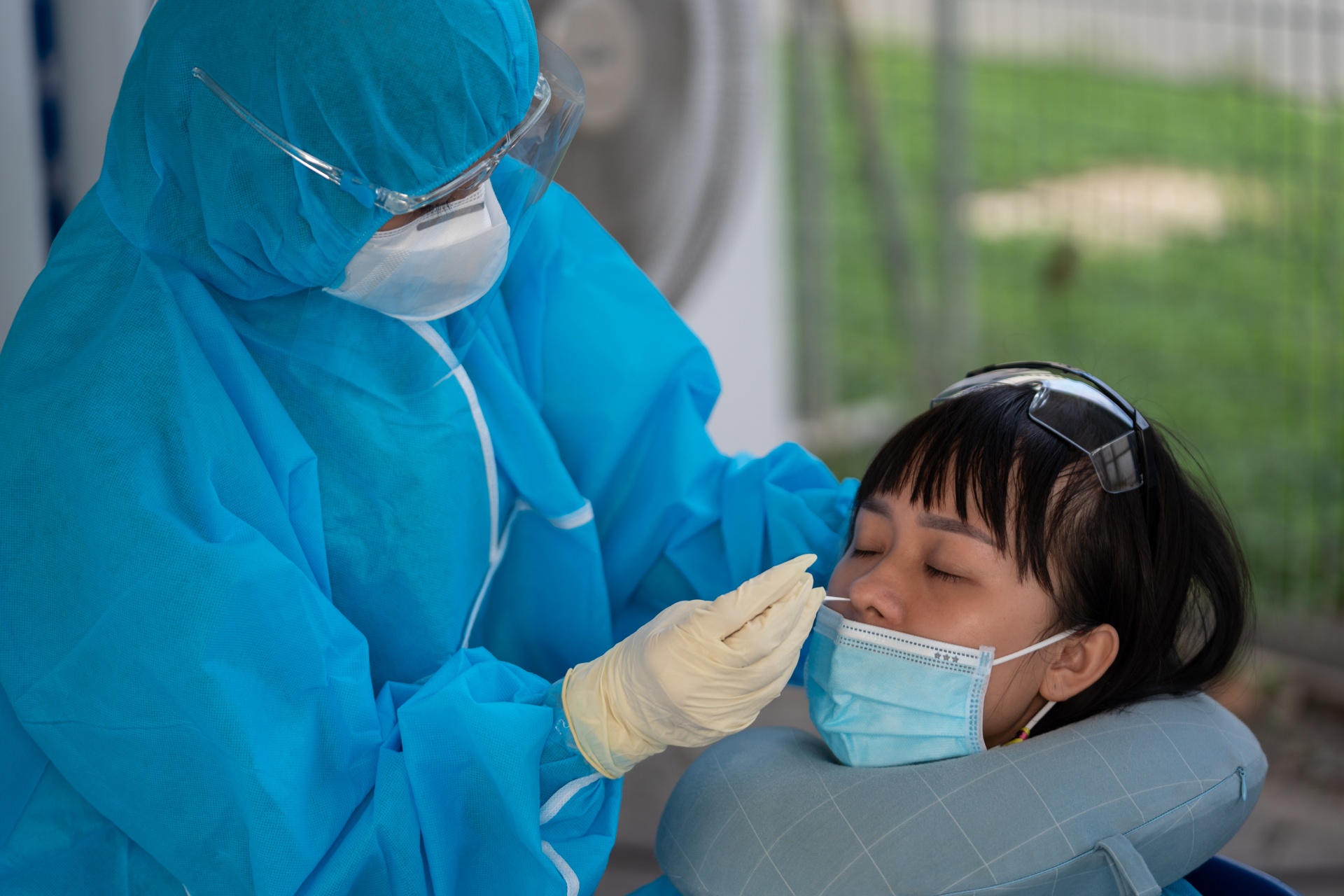 Dua nguoi dan ve que mien phi anh 4