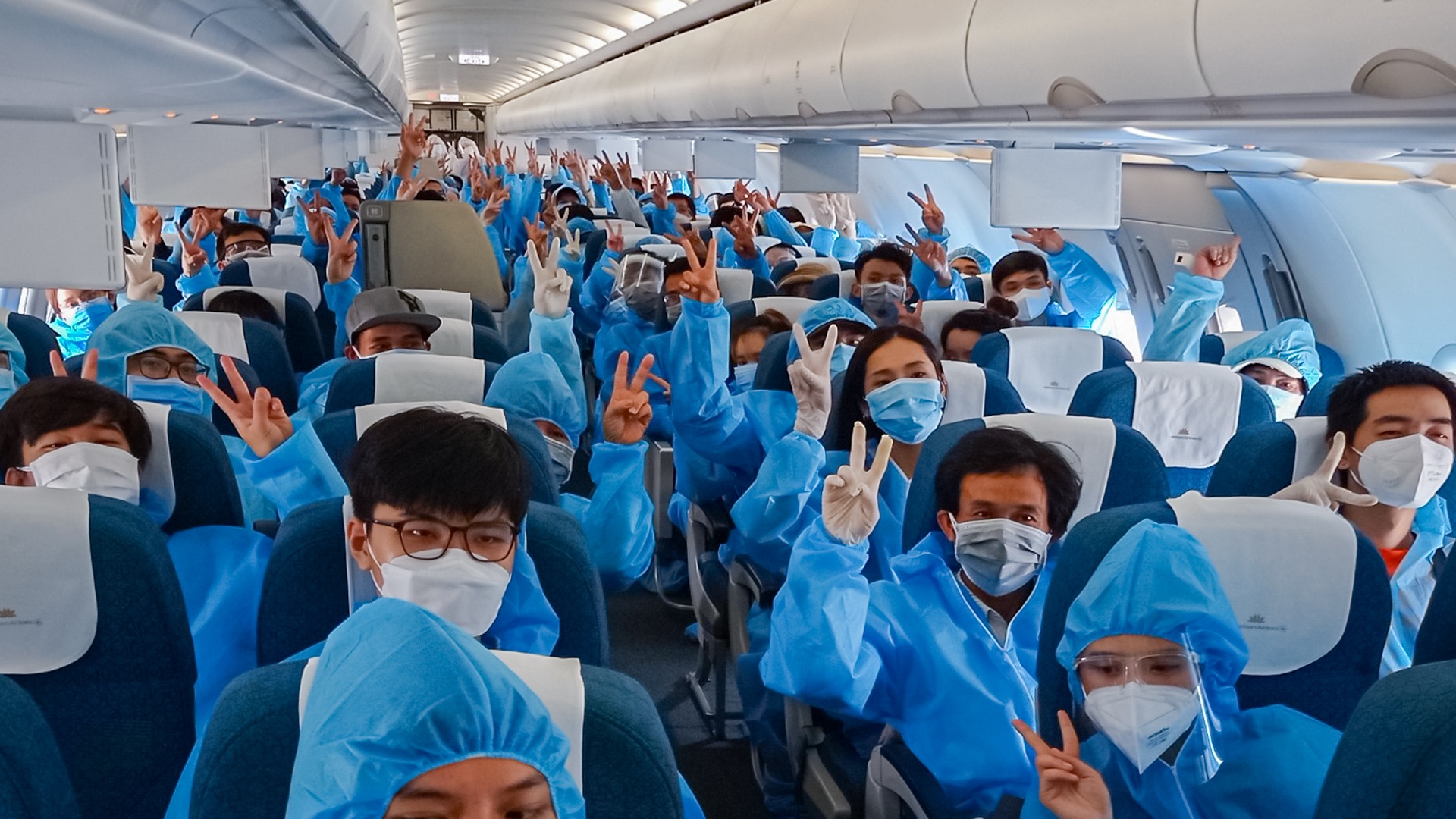 600 cong dan Da Nang tai TP.HCM ve que tren 3 chuyen bay mien phi hinh anh