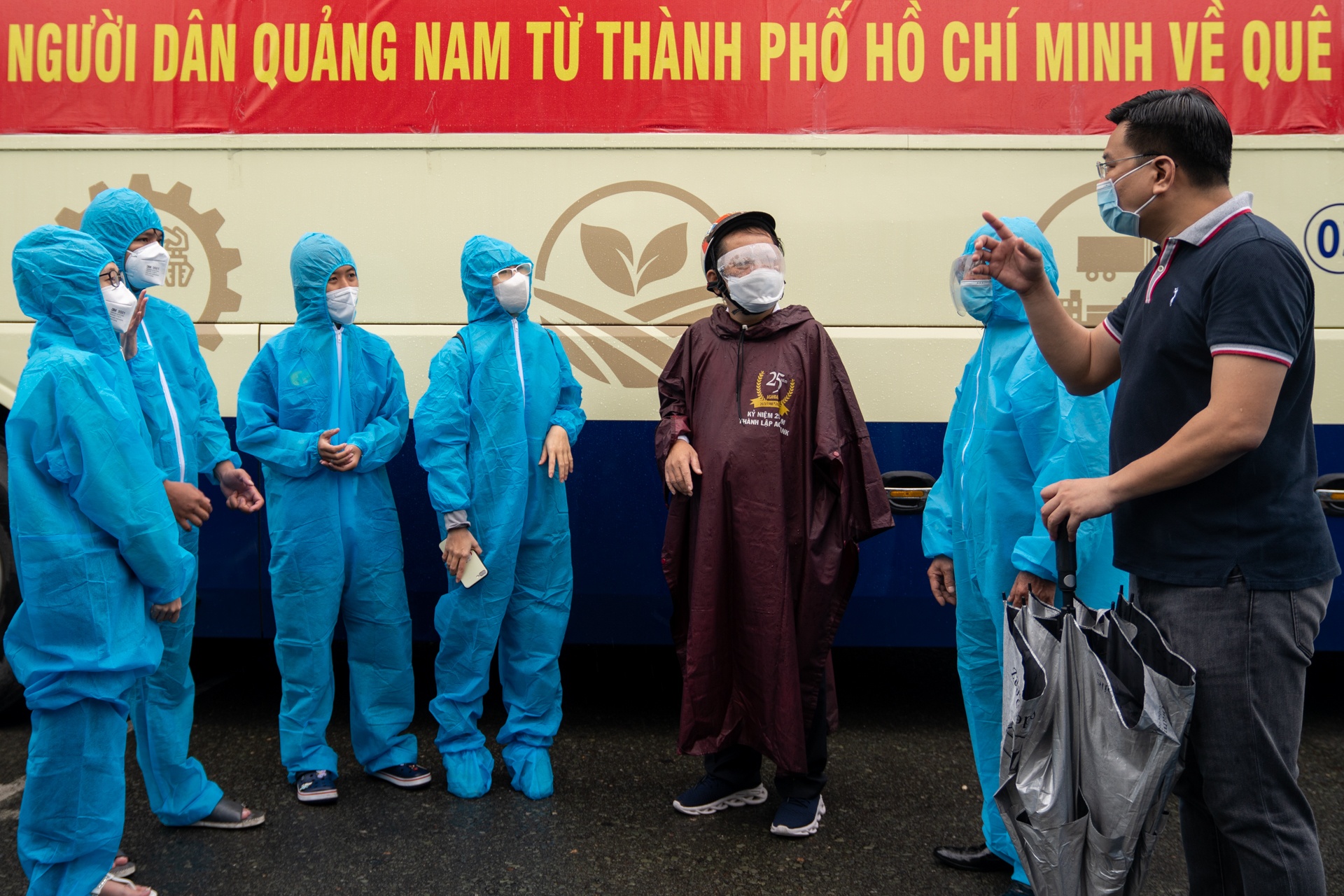 Dua nguoi dan ve que mien phi anh 1