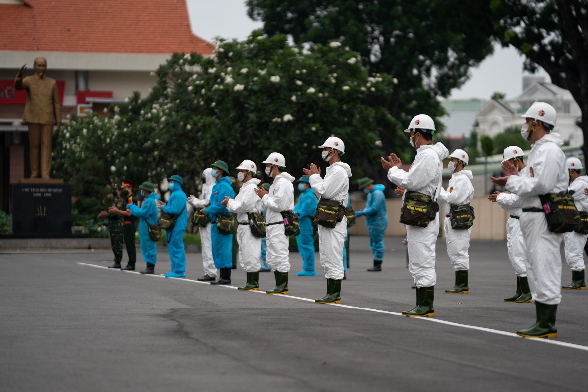 Phun khu khuan toan TP anh 2