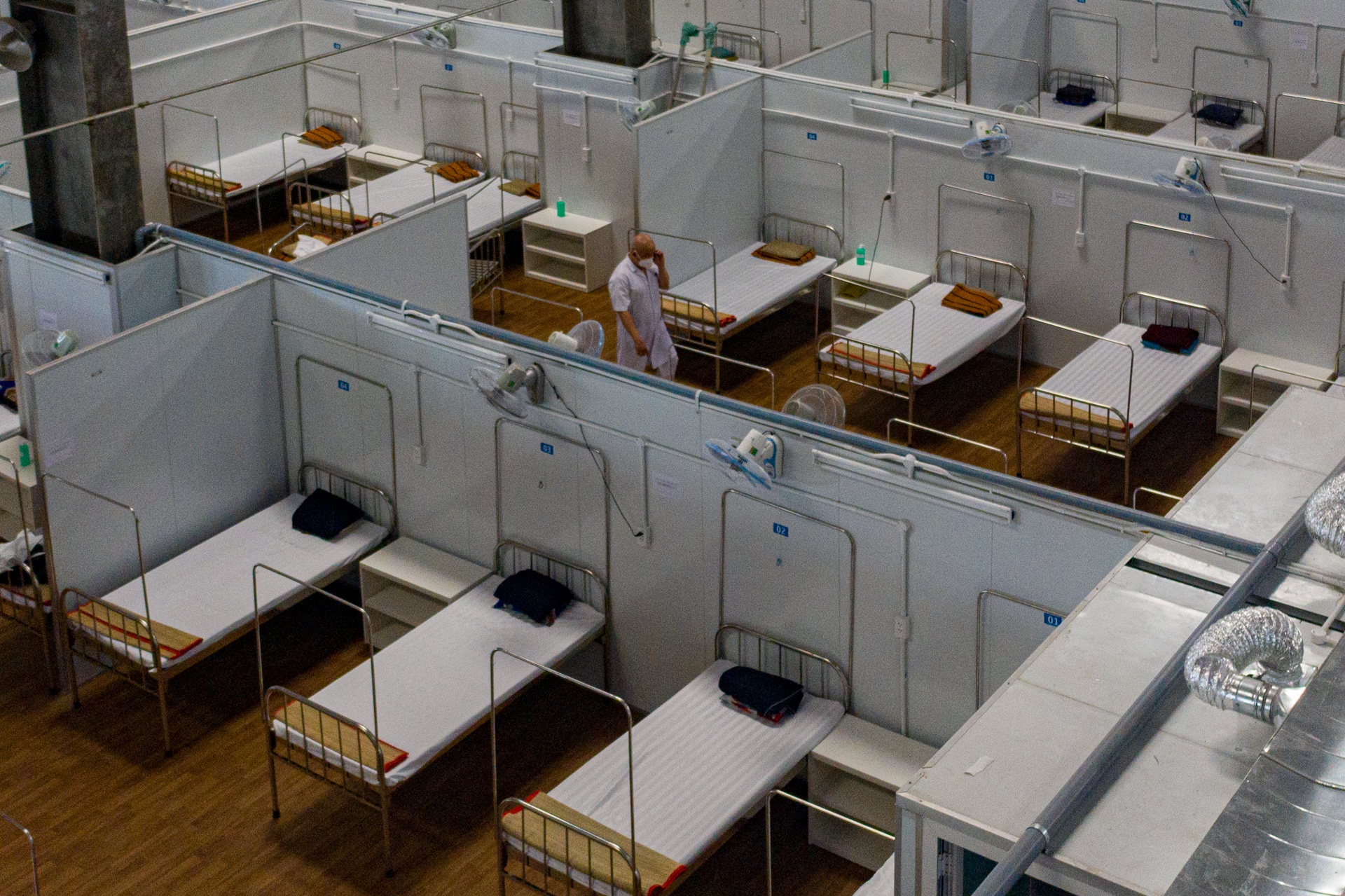 may tho dieu tri Covid-19 anh 4