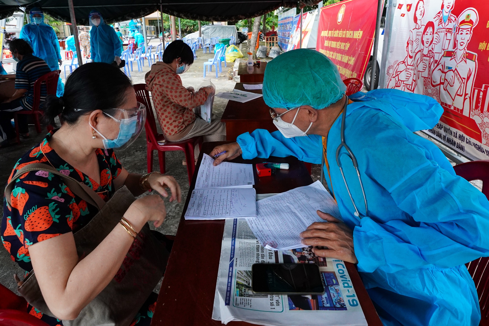 Xe luu dong tiem vaccine Covid-19 anh 7