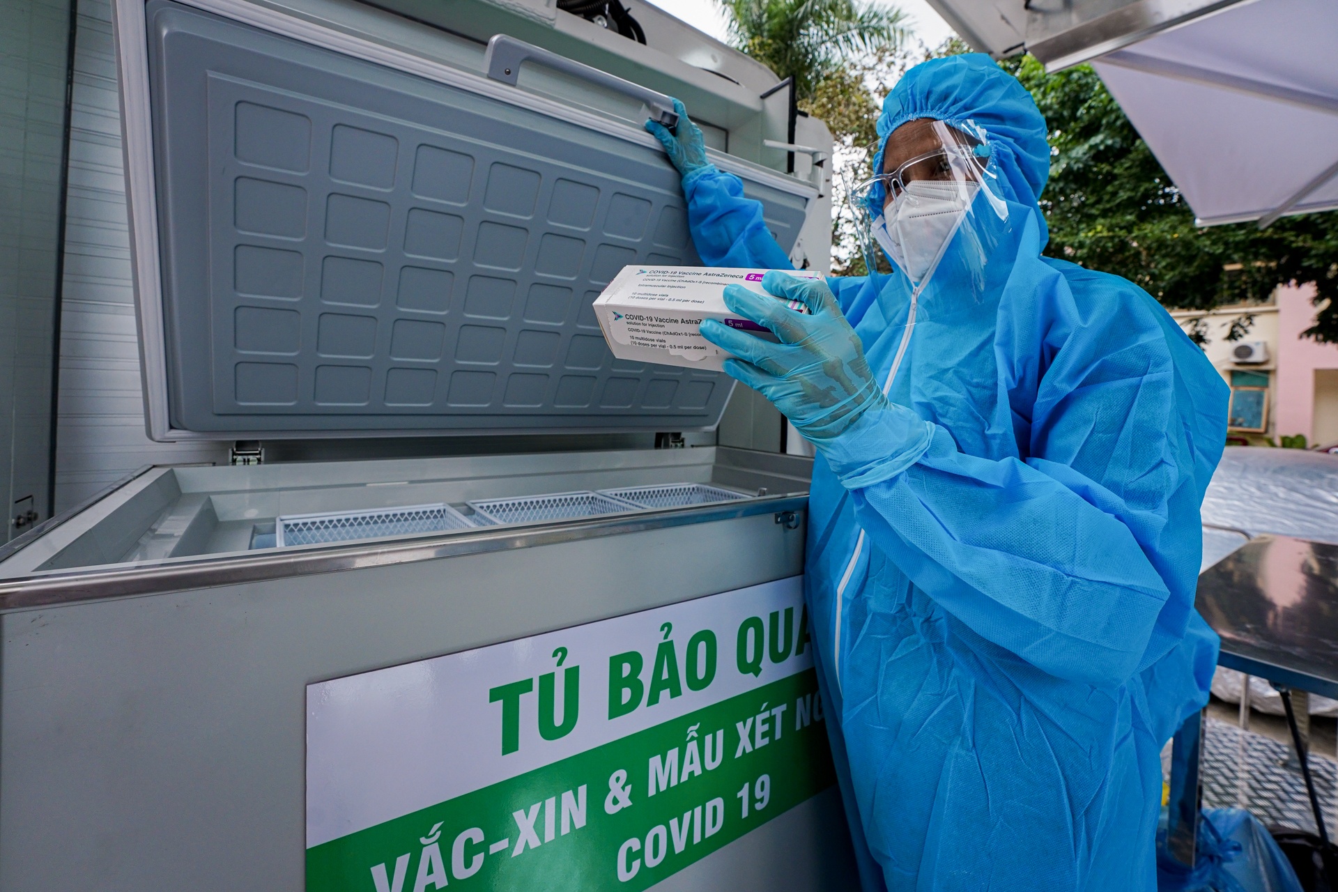 Xe luu dong tiem vaccine Covid-19 anh 2