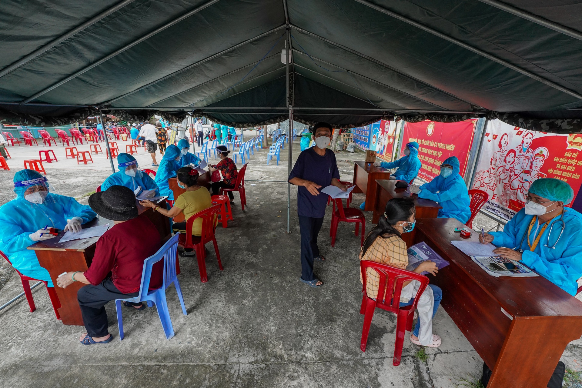 Xe luu dong tiem vaccine Covid-19 anh 6