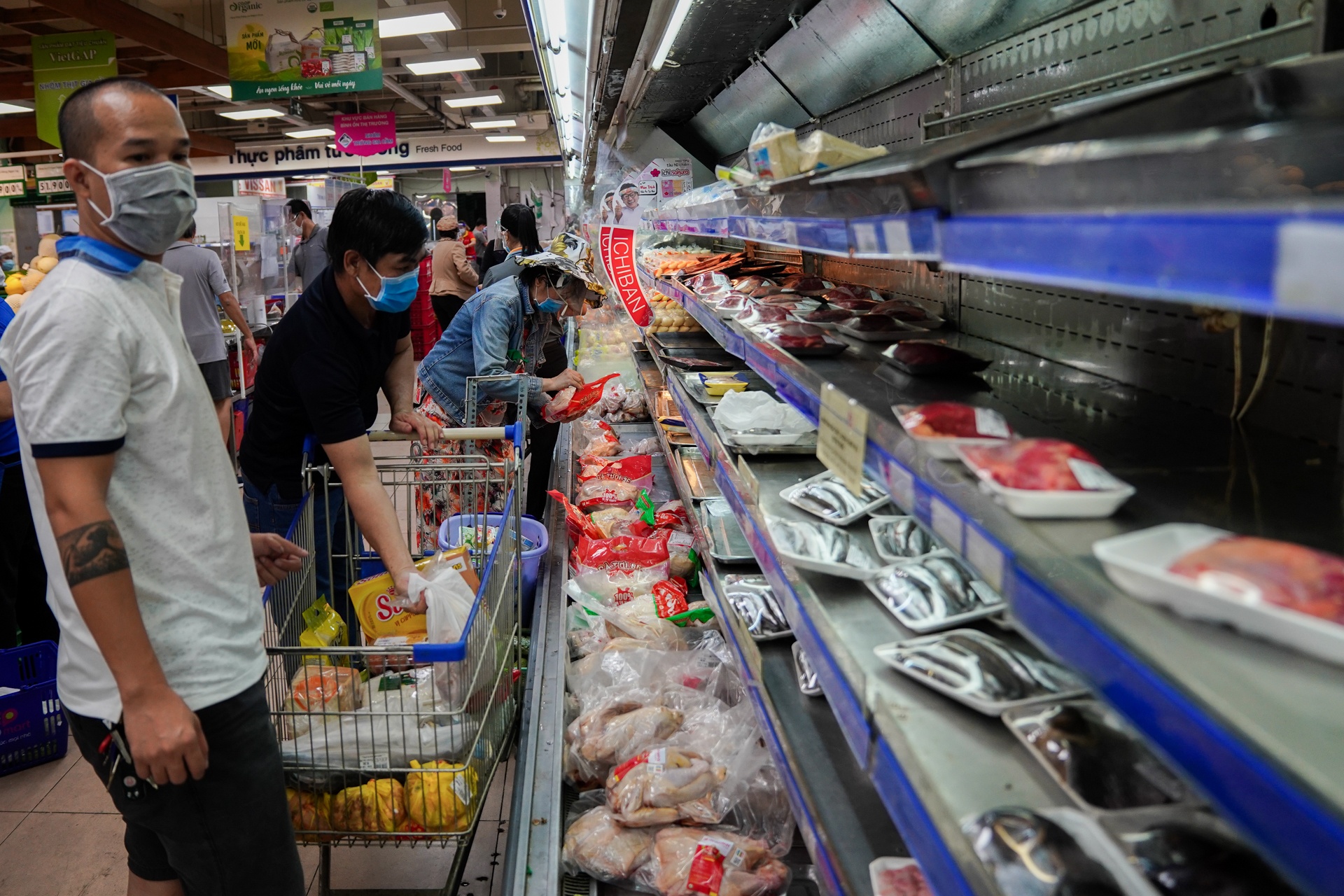 Xep hang di sieu thi anh 8