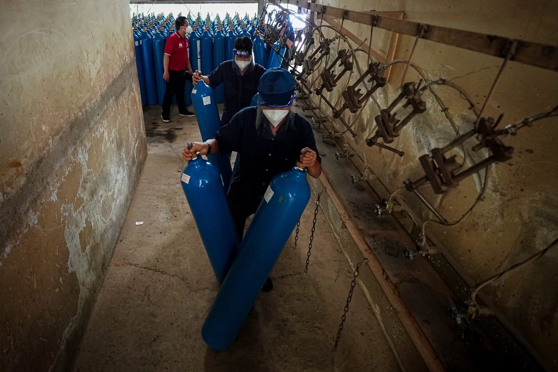 Tram bom oxy y te anh 2