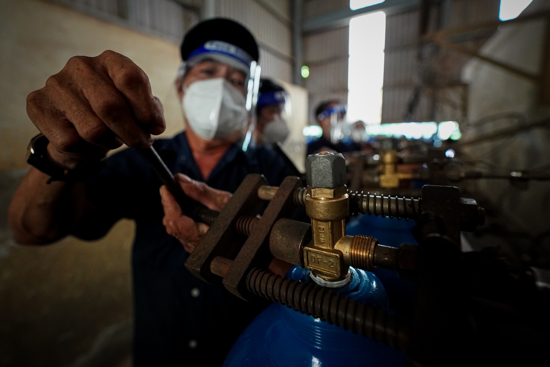 Tram bom oxy y te anh 4