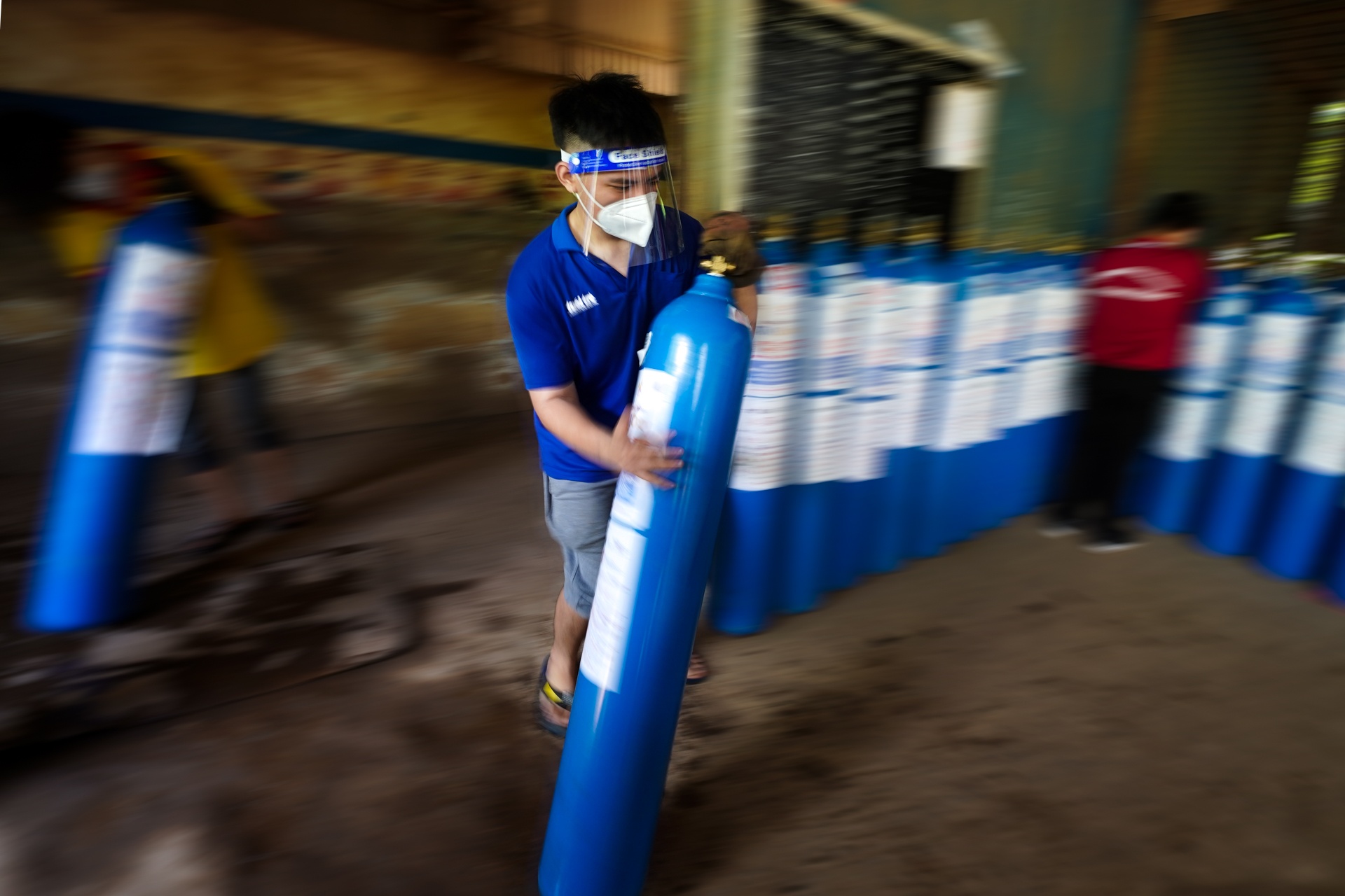 Tram bom oxy y te anh 9