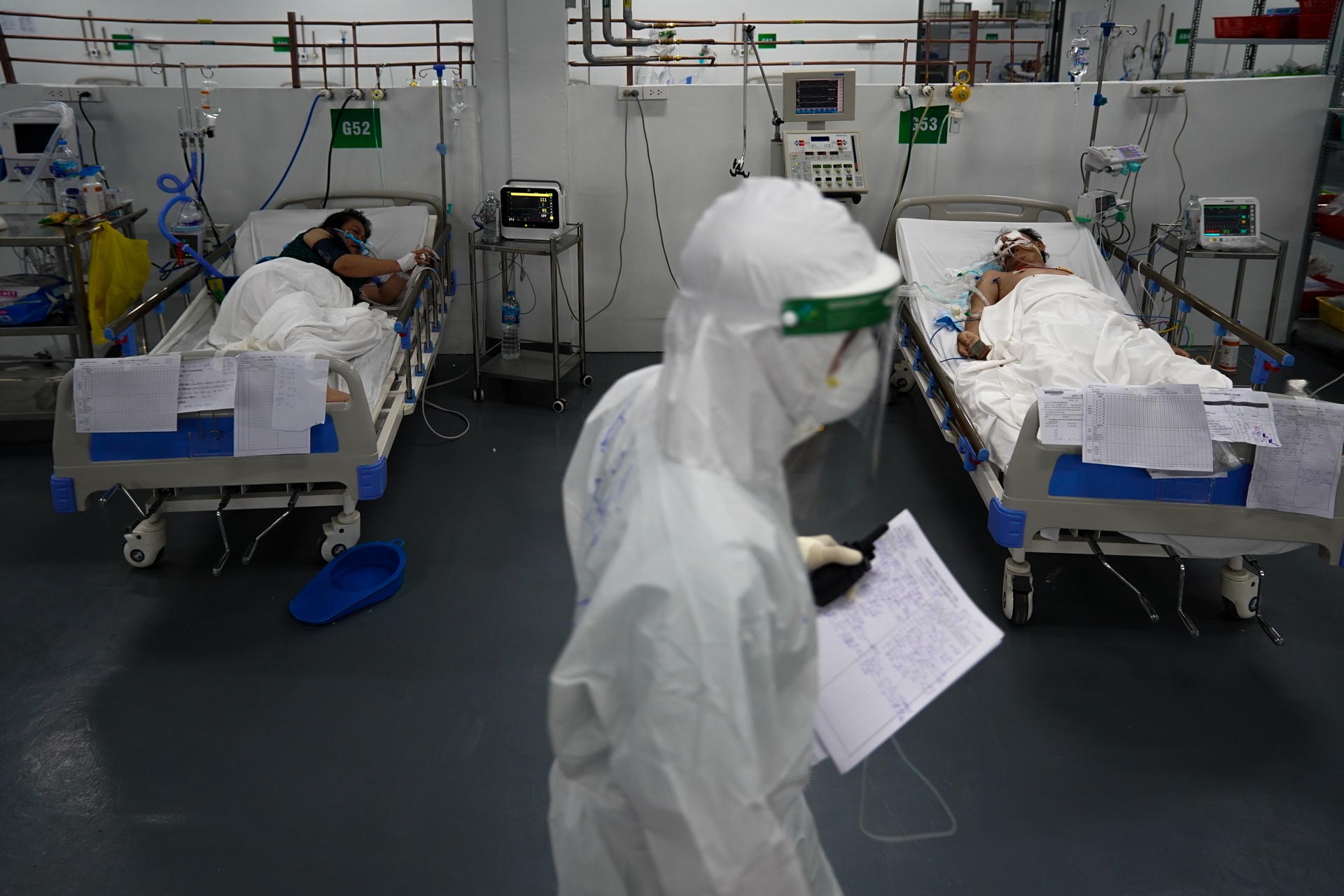 Ben trong trung tam hoi suc da chien lon nhat TP.HCM hinh anh