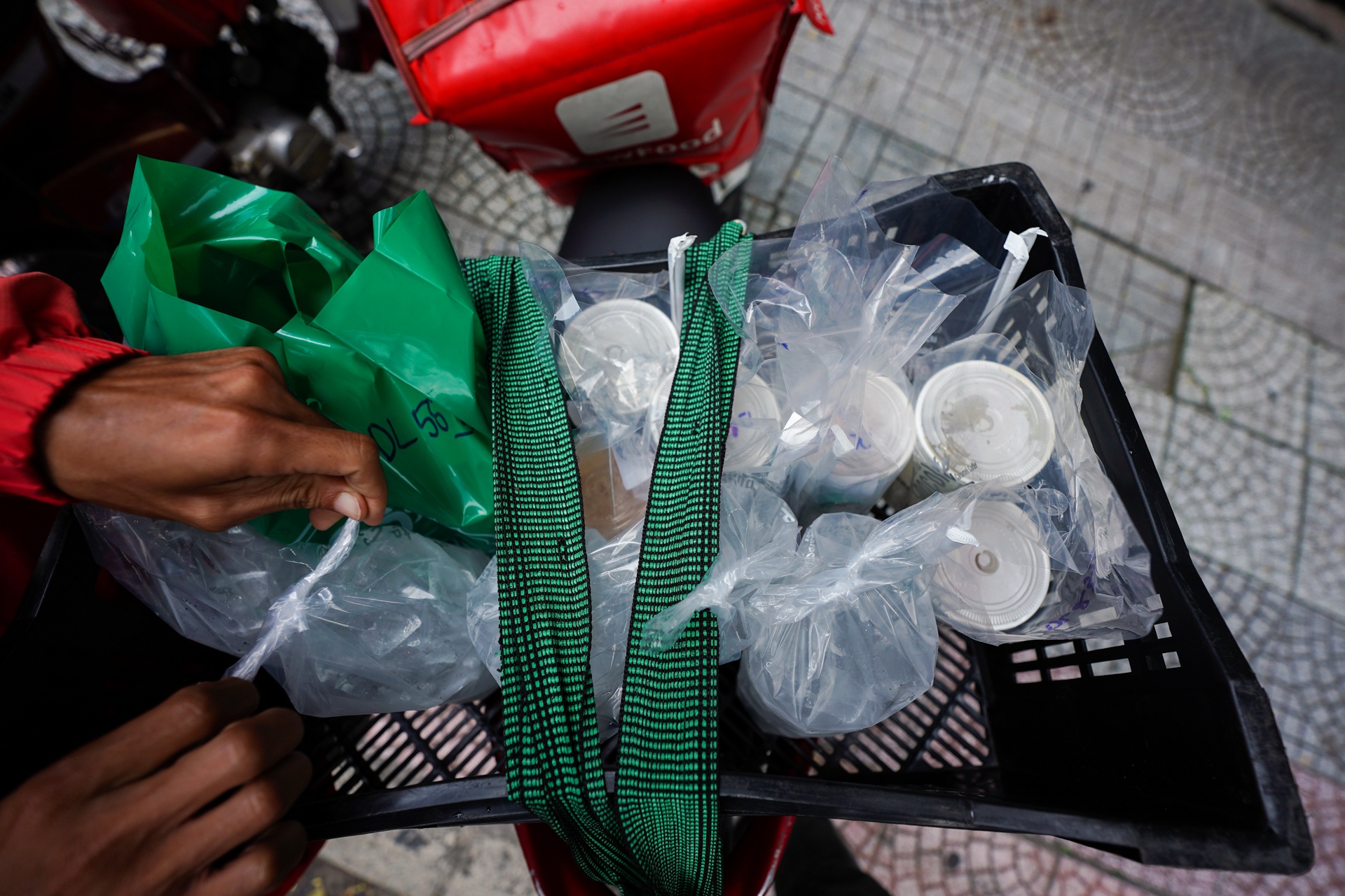 Giao hang lien quan tu 16/9 anh 8