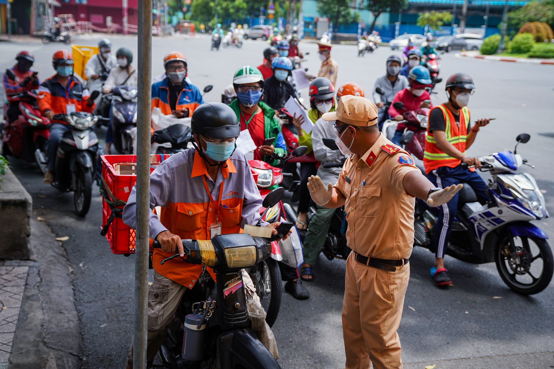 Giao hang lien quan tu 16/9 anh 1