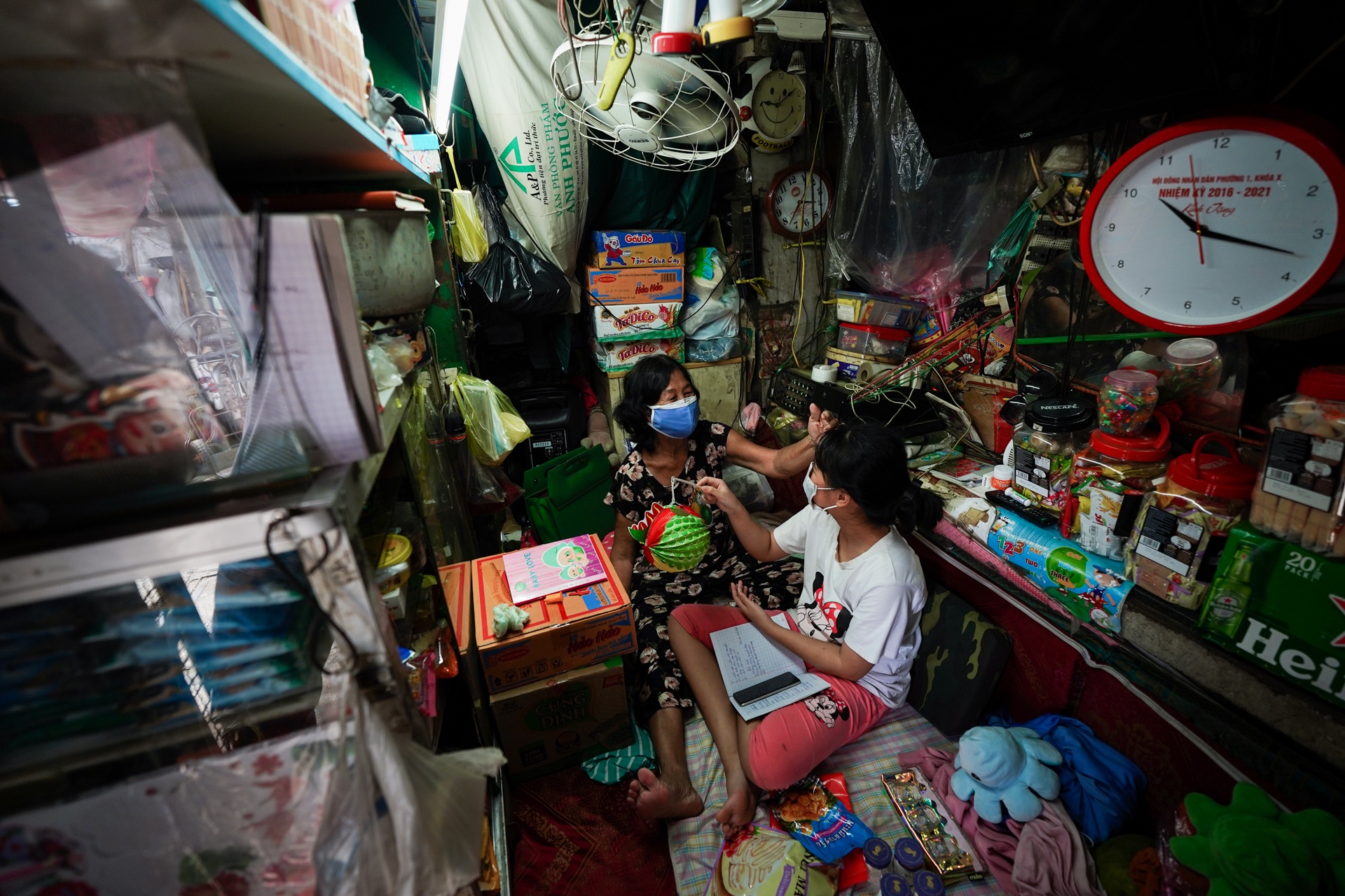 Bo doi lam long den ve chai anh 9