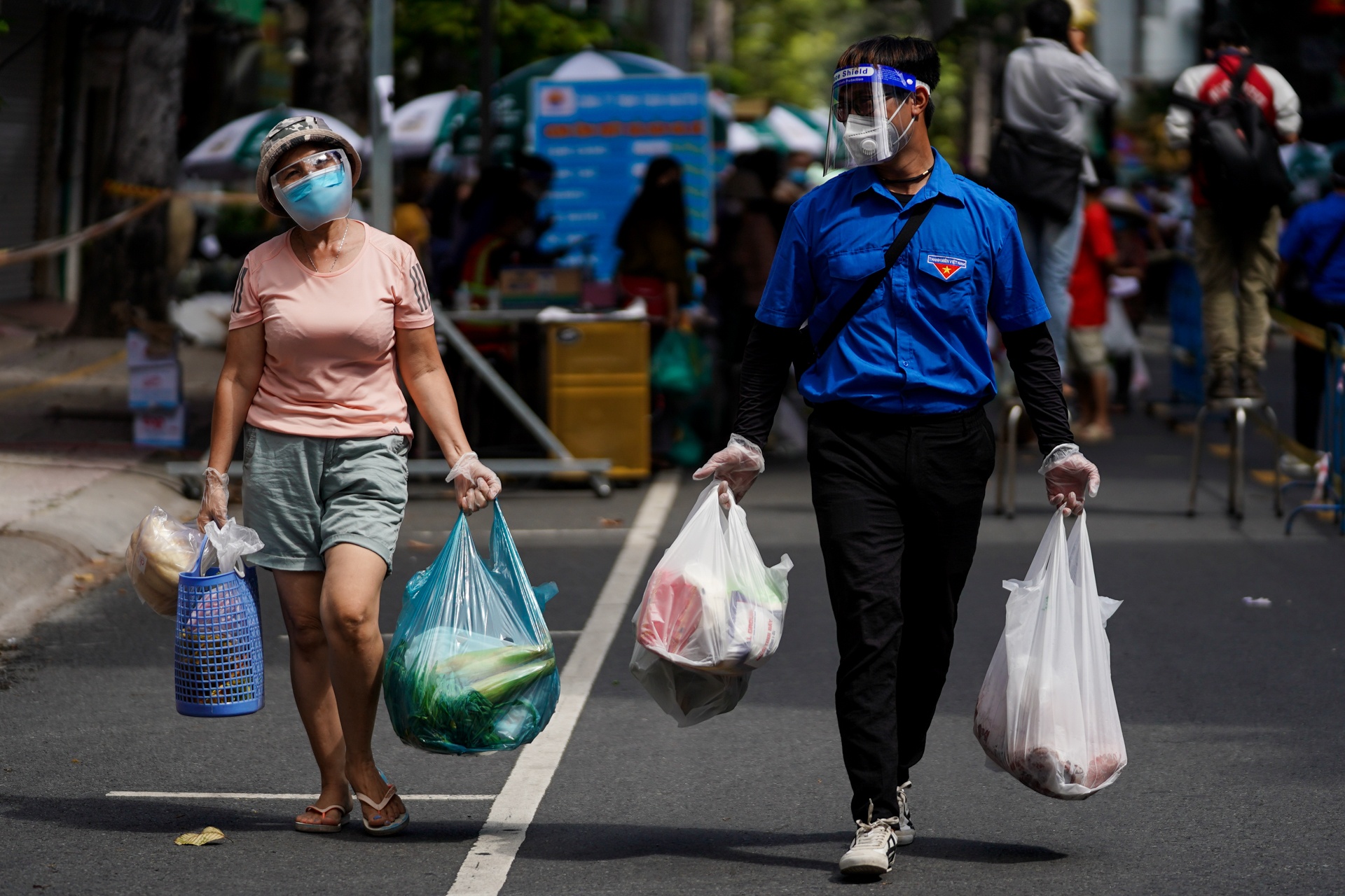Cho Luu dong phuc vu Vung xanh anh 9