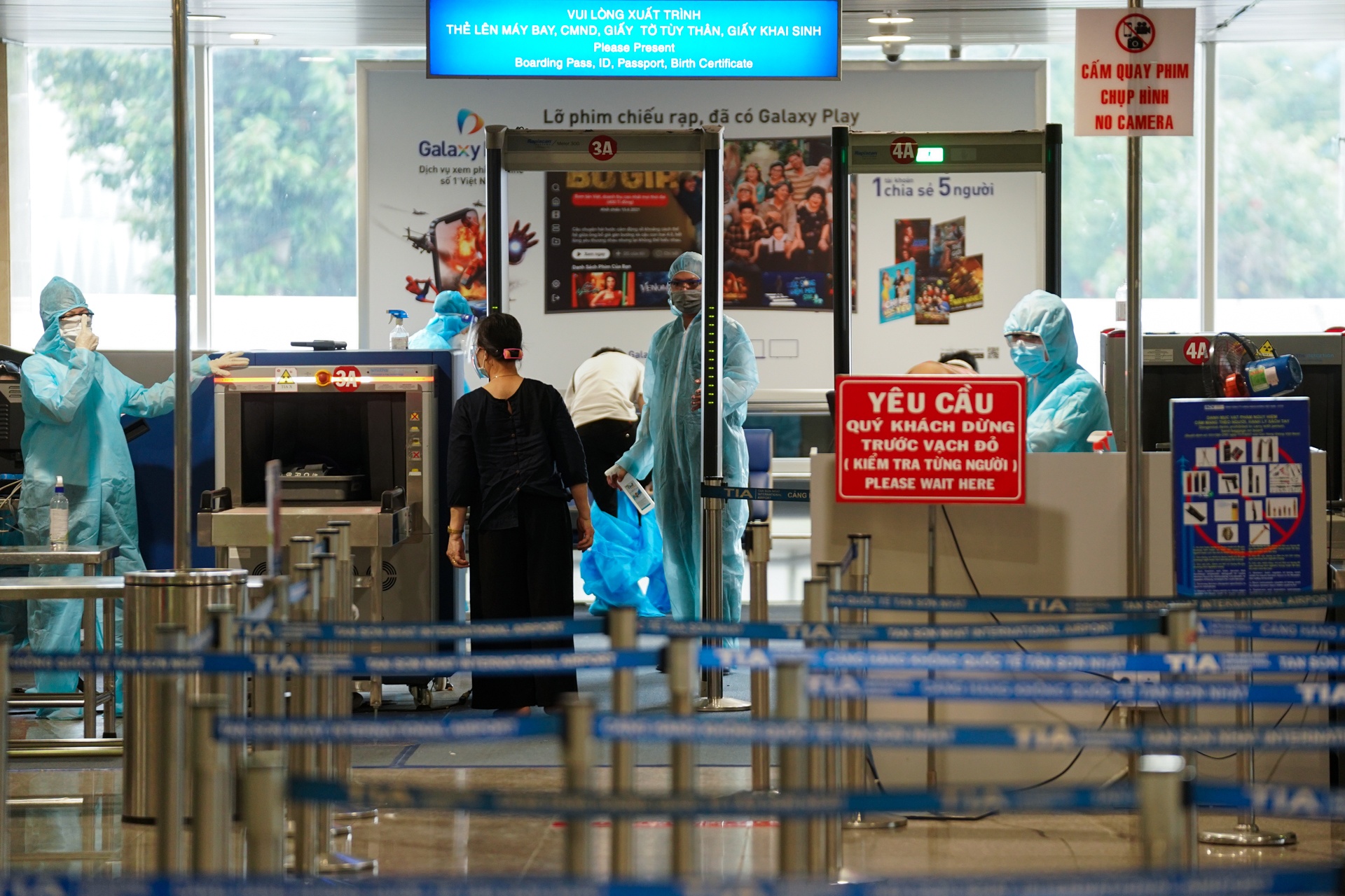 Chuyen bay thuong mai dau tien anh 9