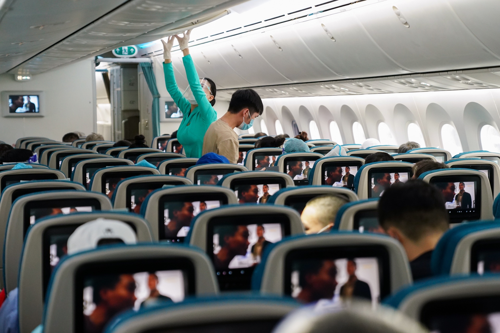 Chuyen bay dau tien ve Noi Bai anh 10