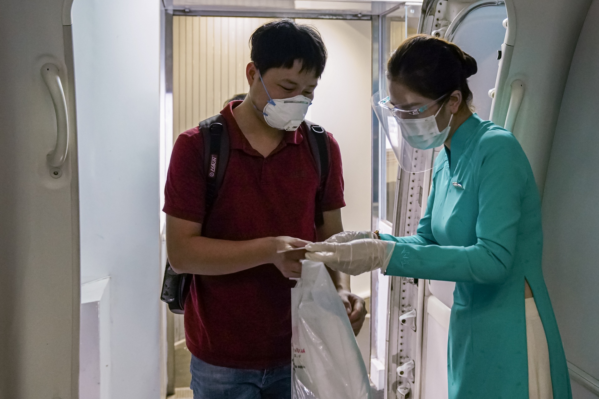 Chuyen bay dau tien ve Noi Bai anh 5