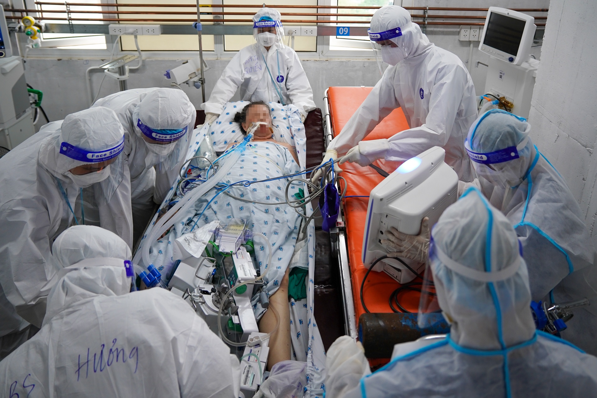 Chuyen benh nhan ve ICU anh 2