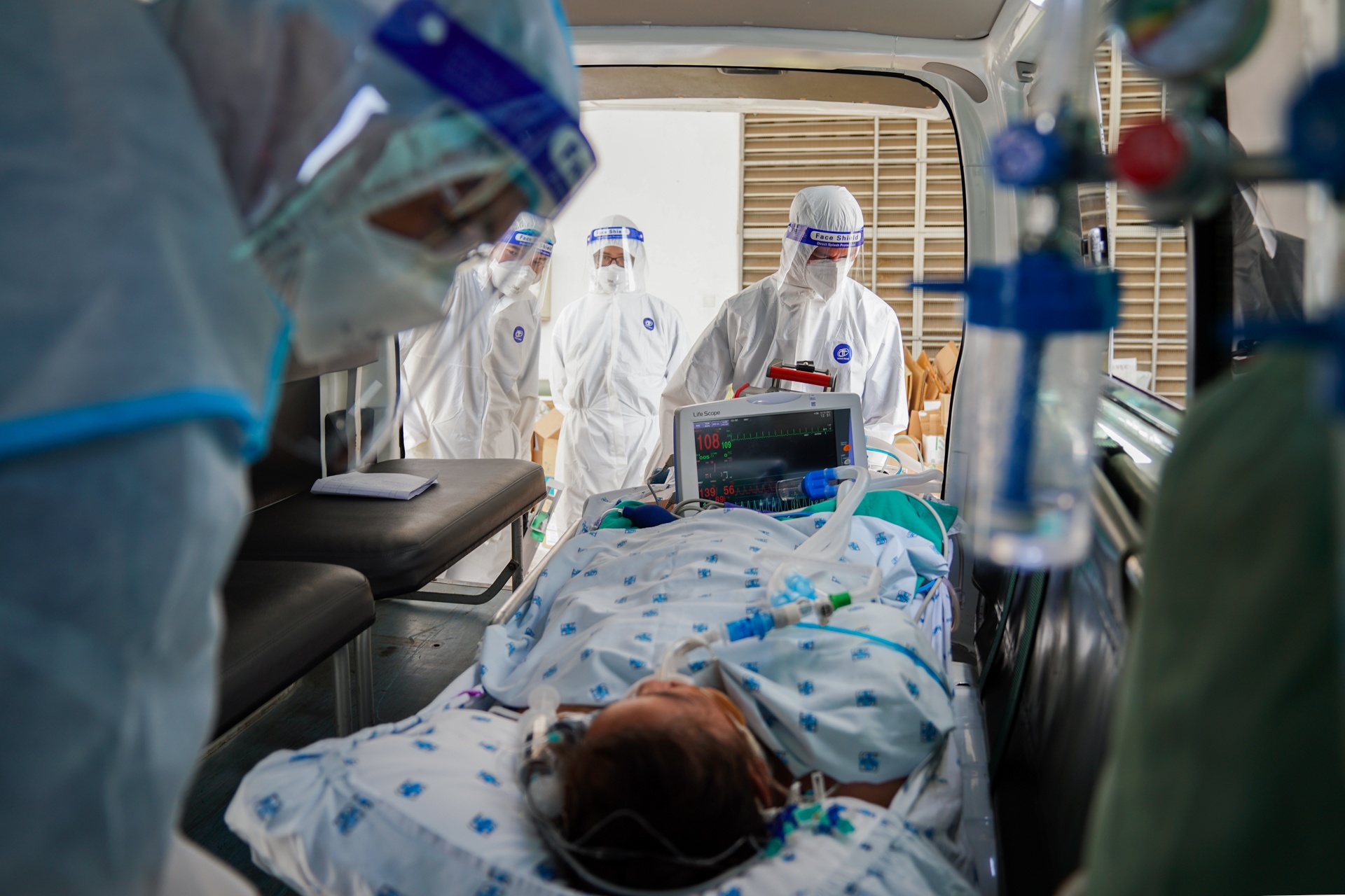 Chuyen benh nhan ve ICU anh 6