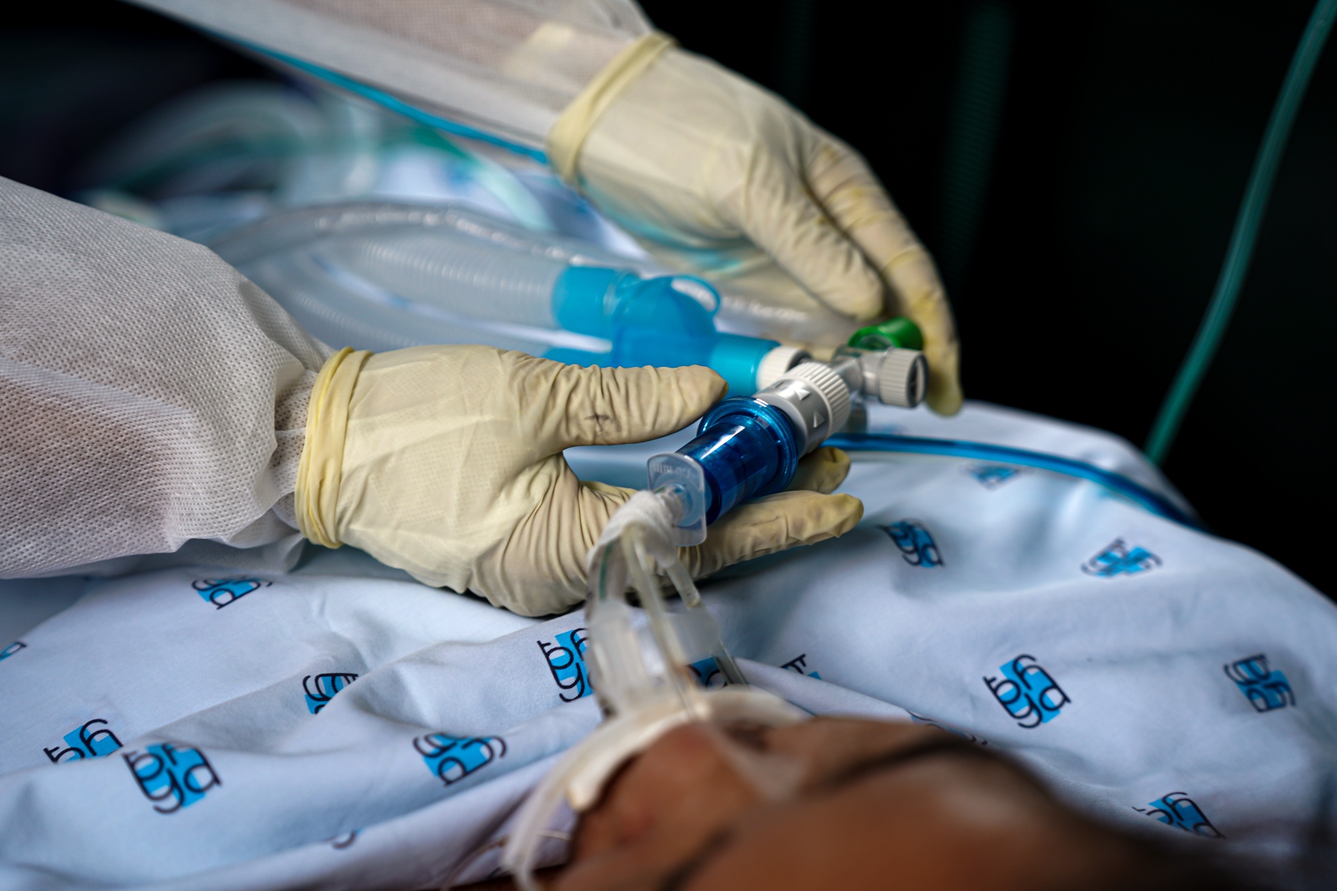 Chuyen benh nhan ve ICU anh 9