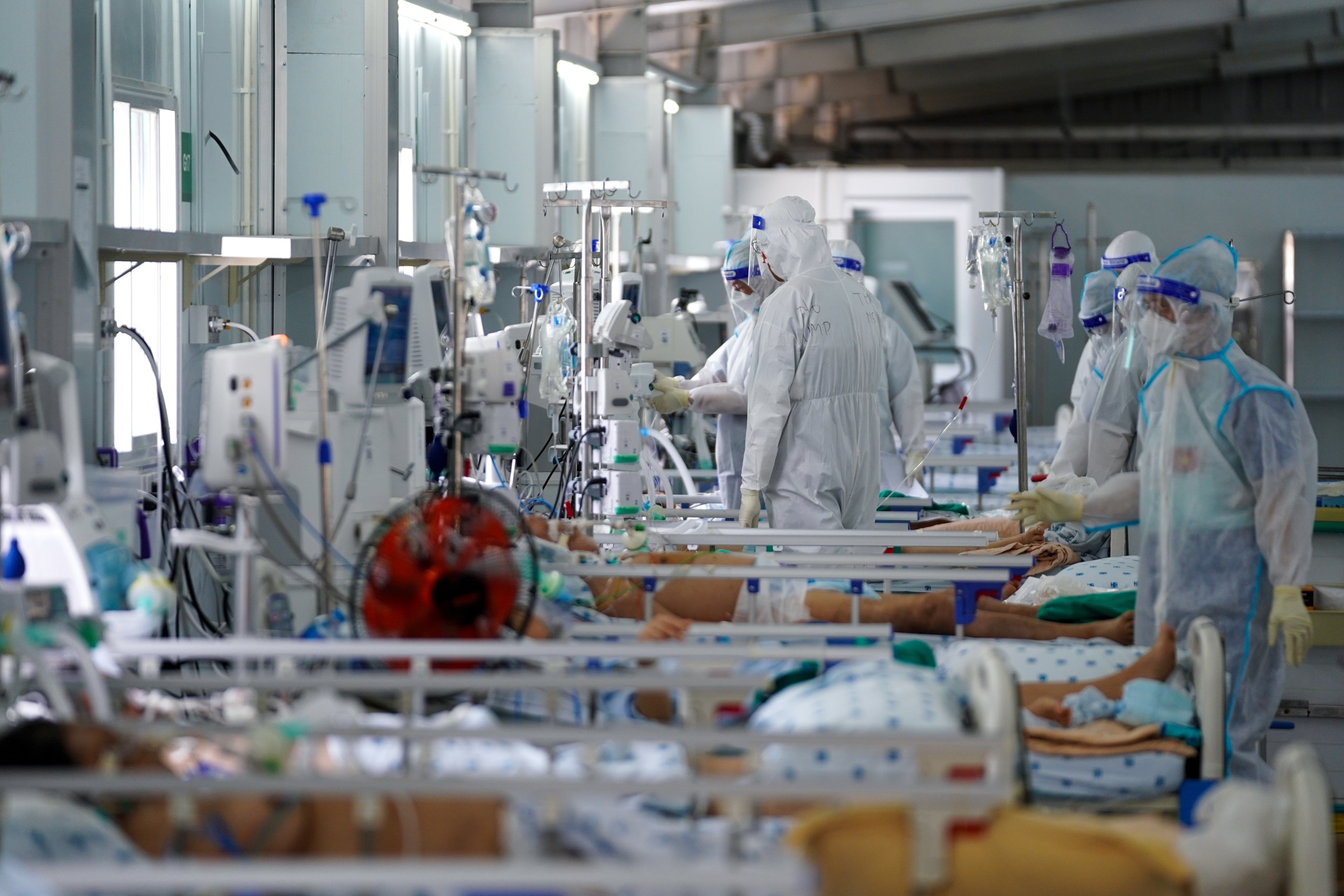 Chuyen benh nhan ve ICU anh 11