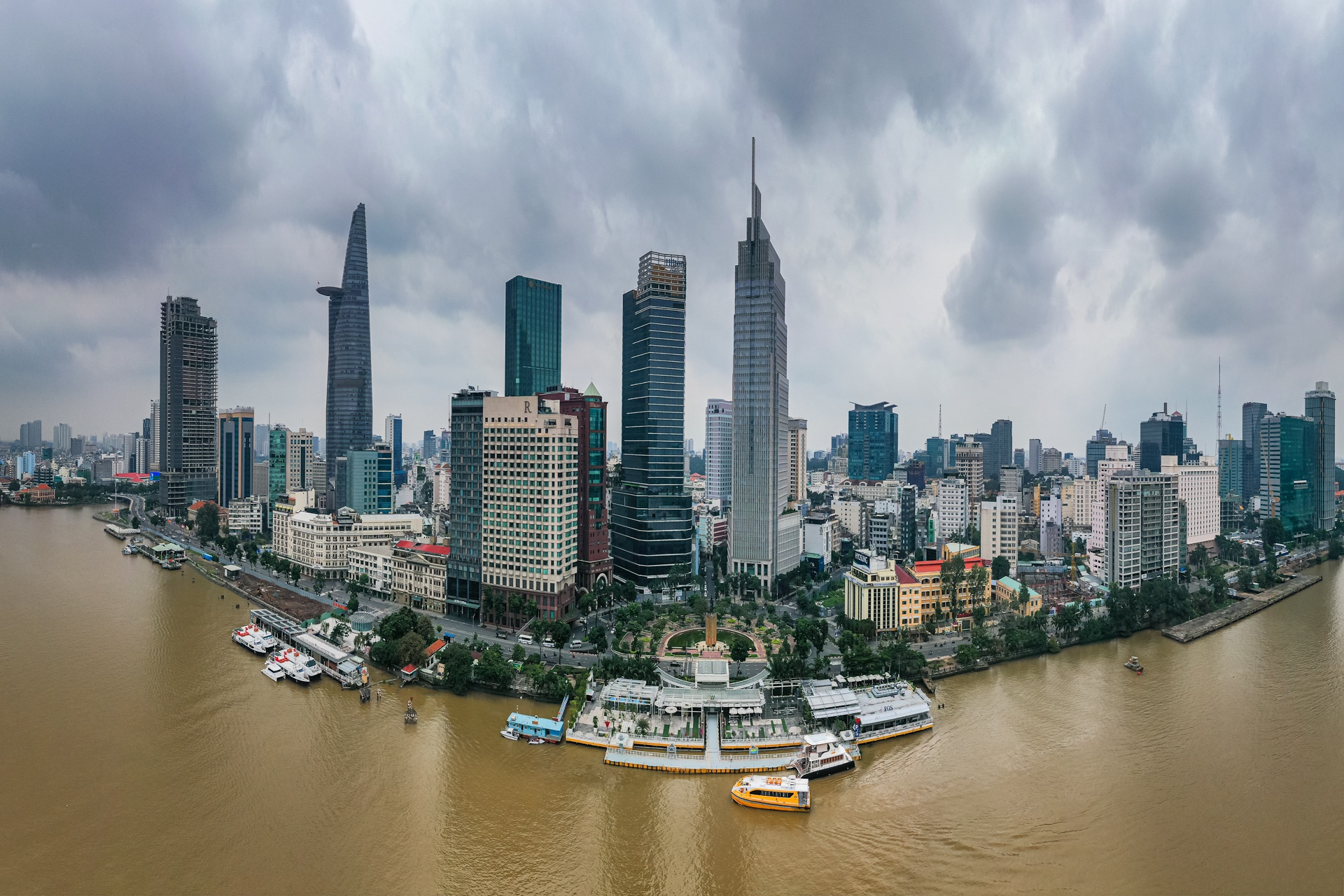 Bus duong thuy mo lai anh 1