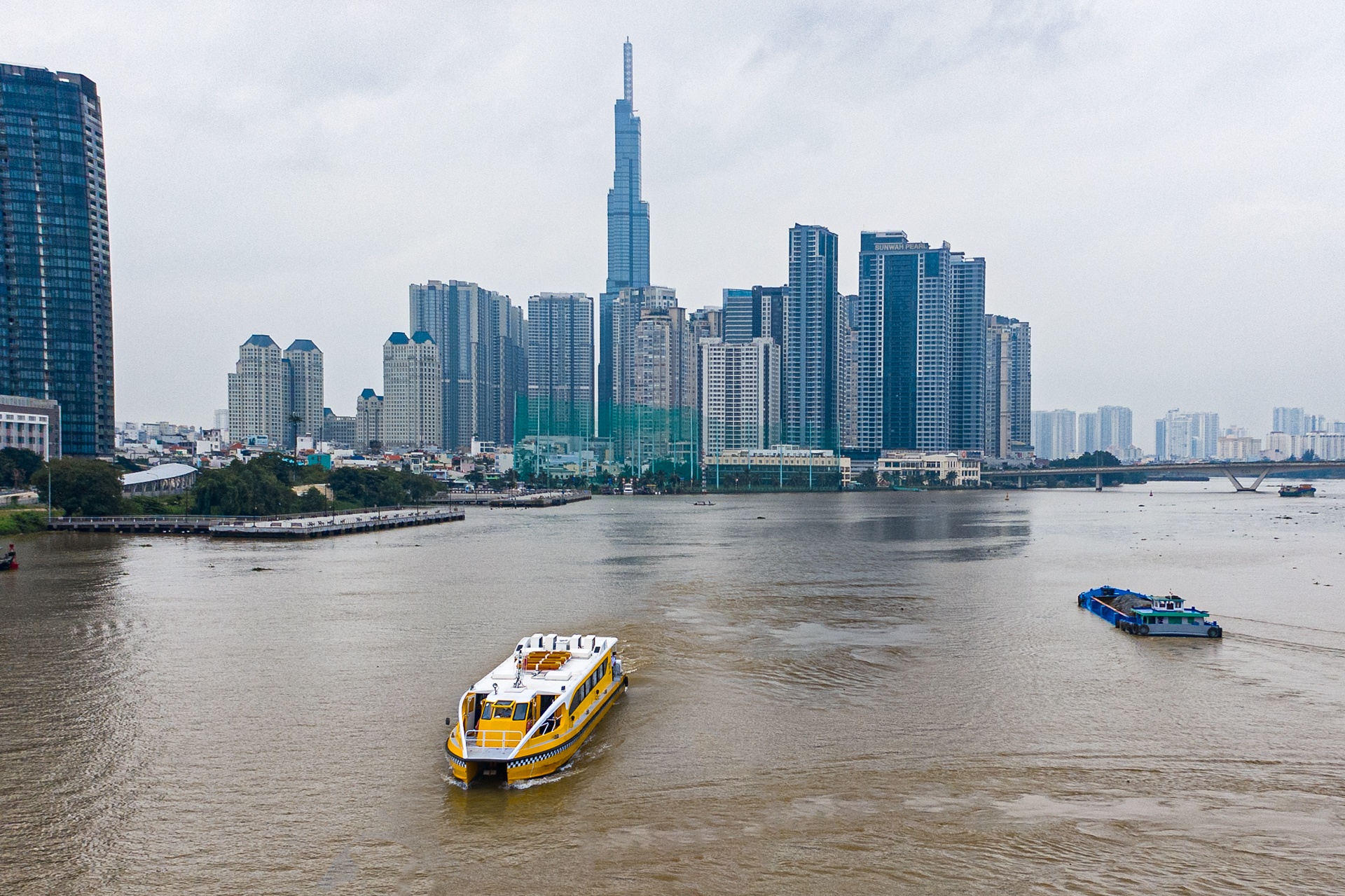 Bus duong thuy mo lai anh 10