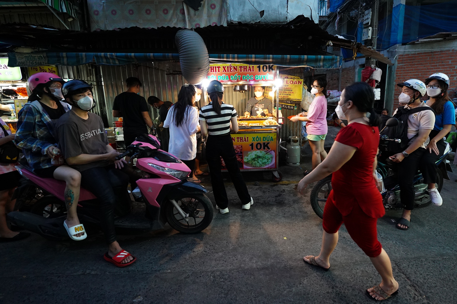 Cho hoa Ho Thi Ky mo lai anh 3