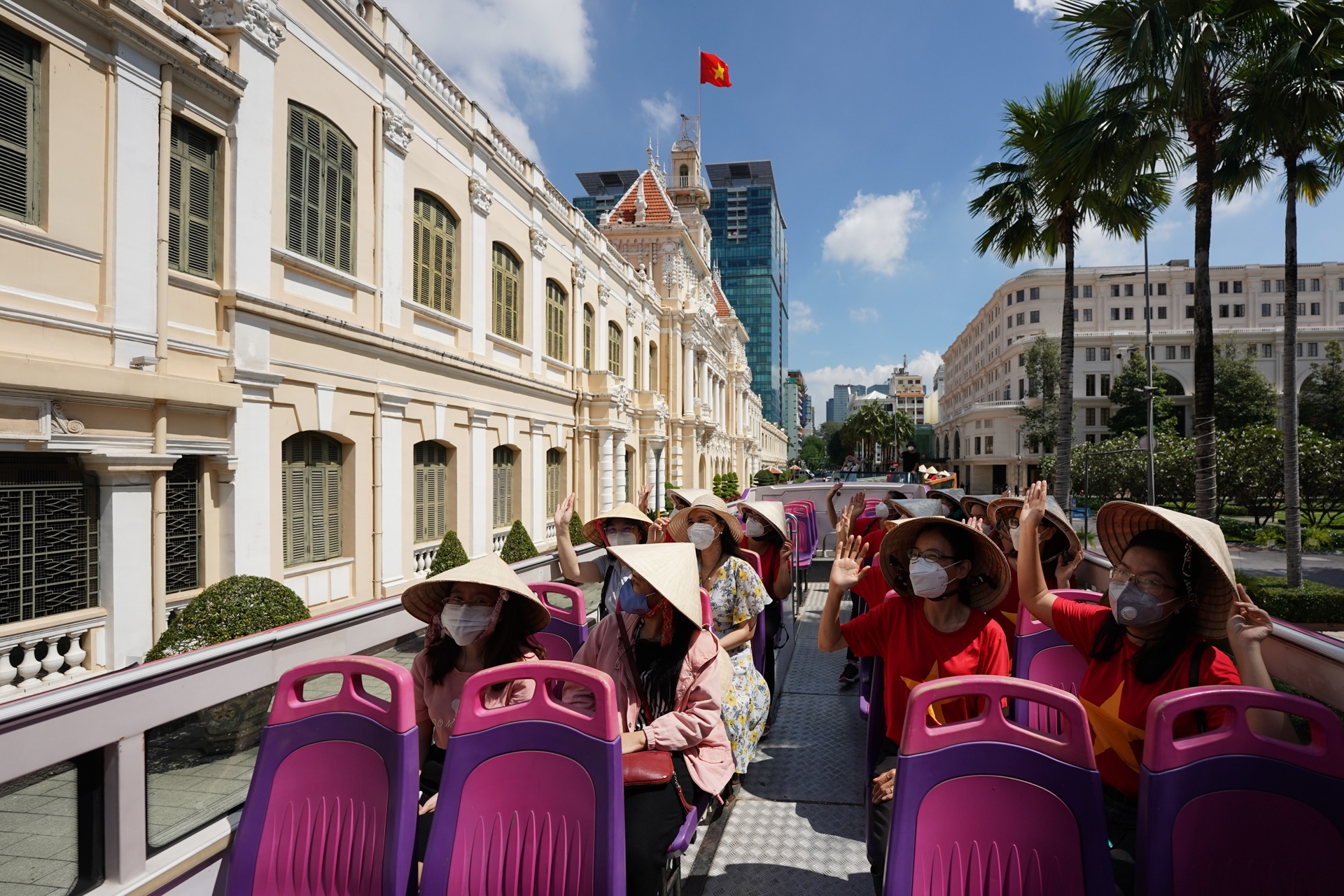 Xe buyt hai tang hoat dong tro lai anh 10