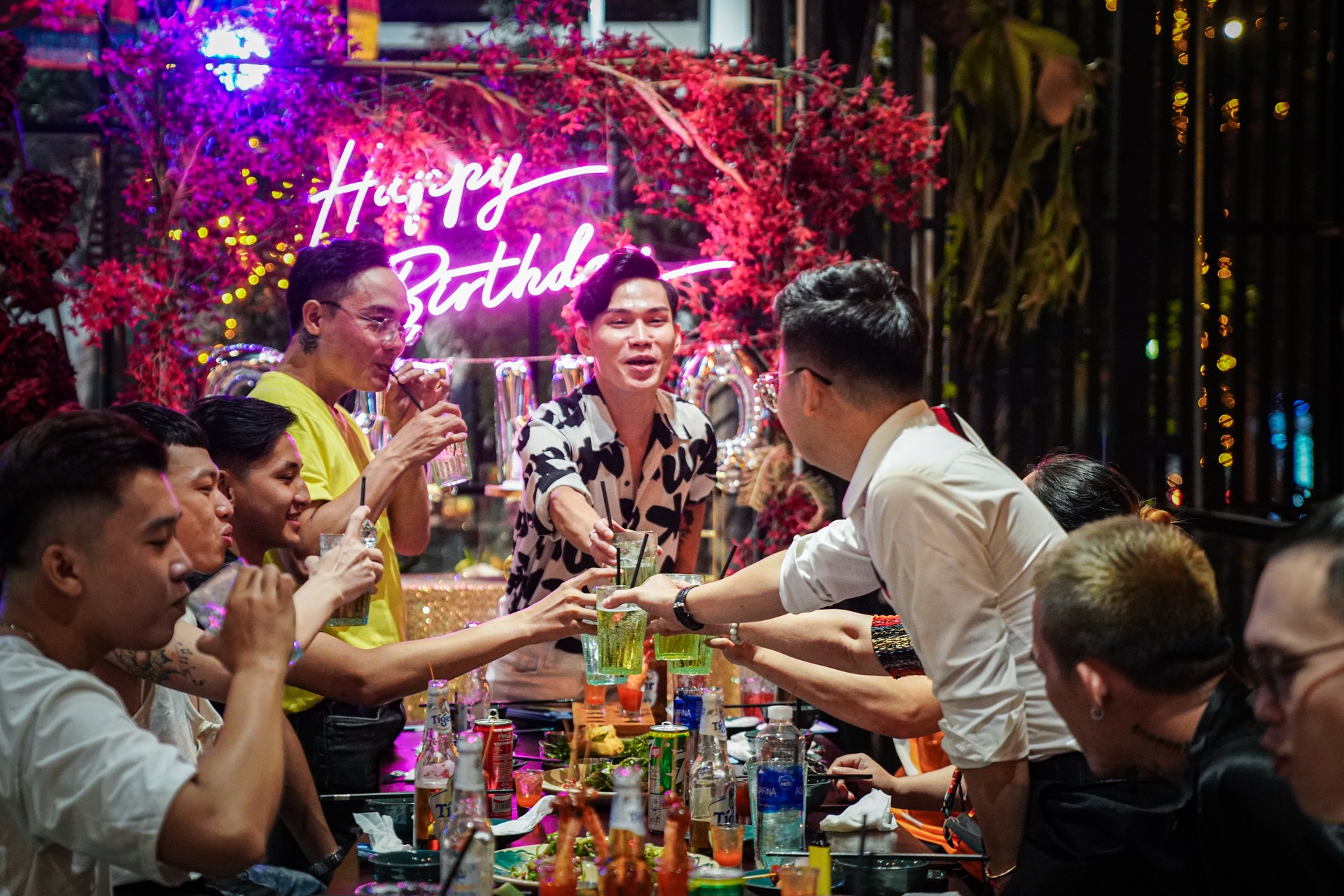 Quan nhau dong nghit khach anh 8