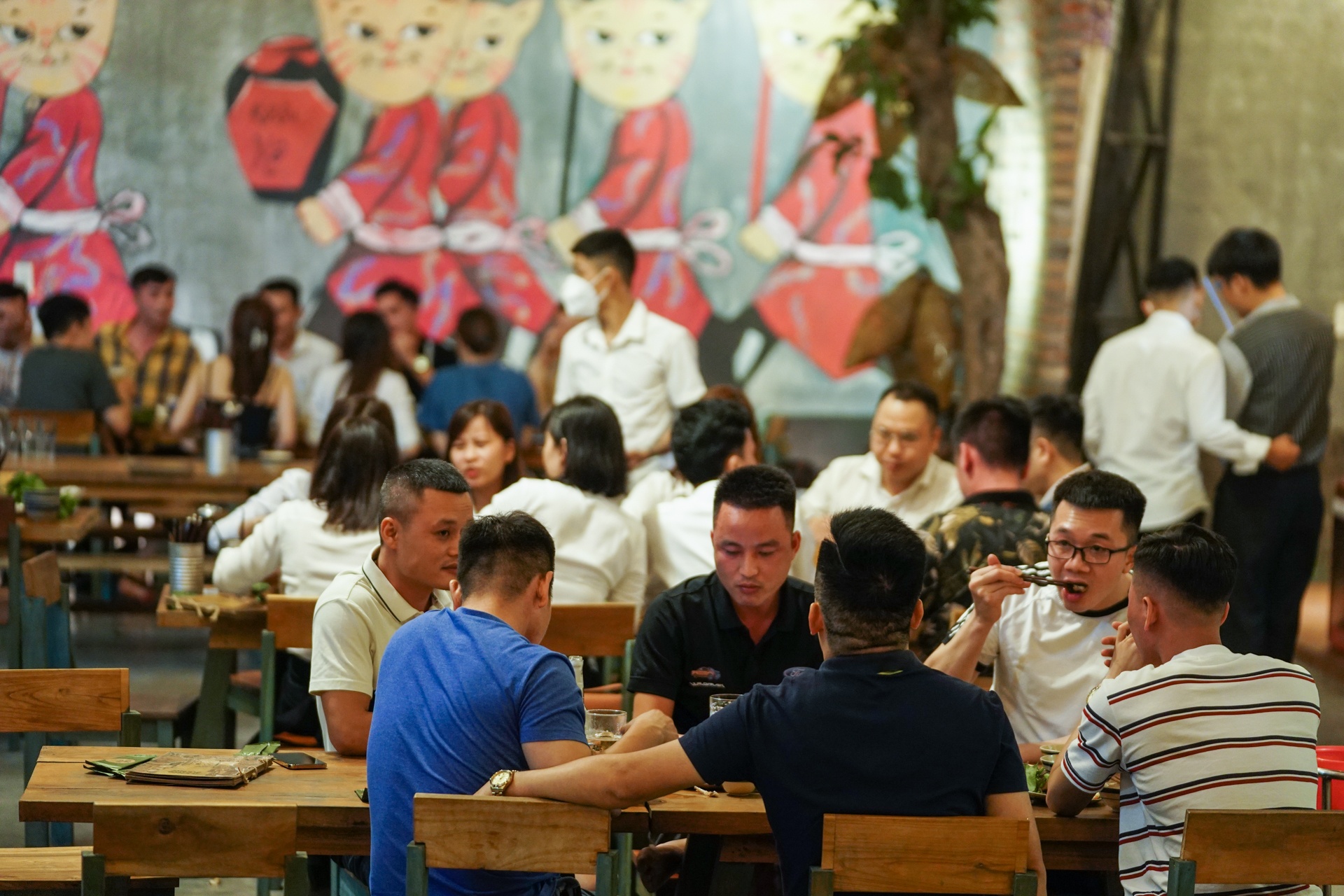 Quan nhau dong nghit khach anh 4