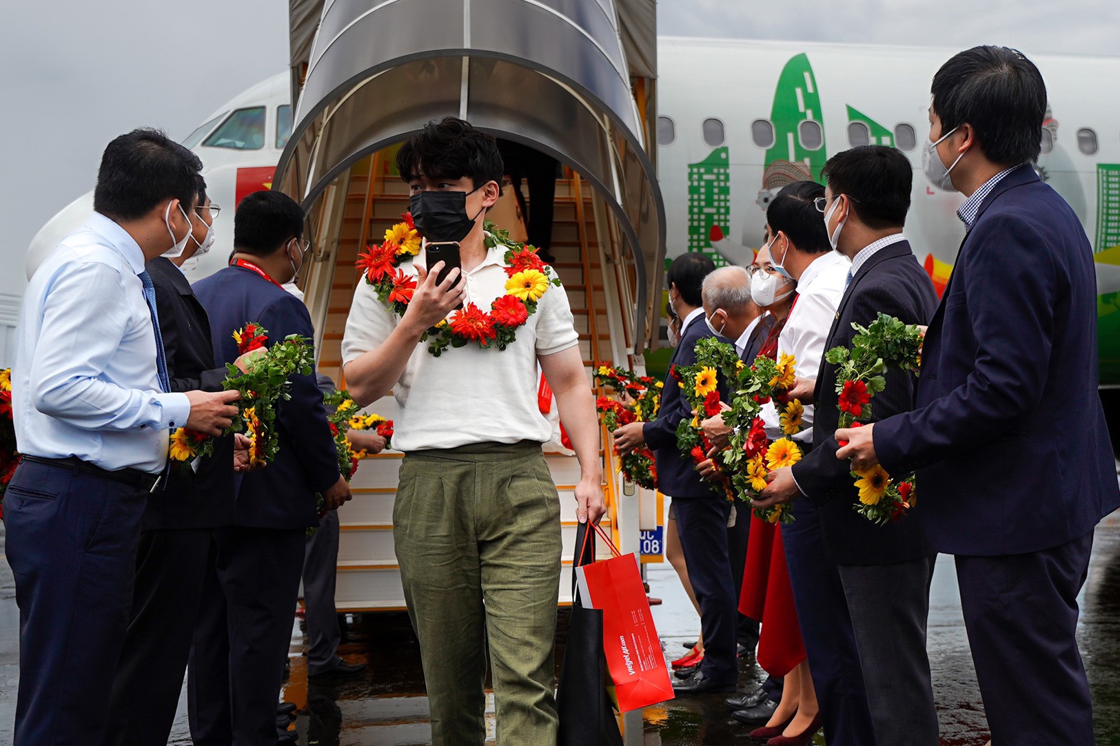 Hon 200 khach Han Quoc den Phu Quoc sau dich hinh anh