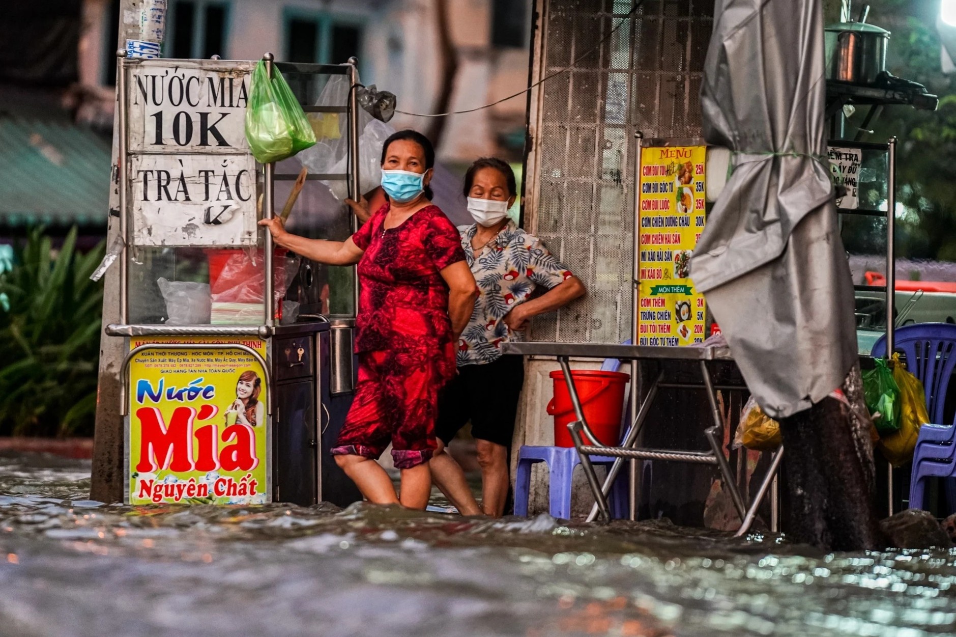 Trieu cuong dat dinh, nguoi dan TP.HCM loi nuoc ve nha hinh anh