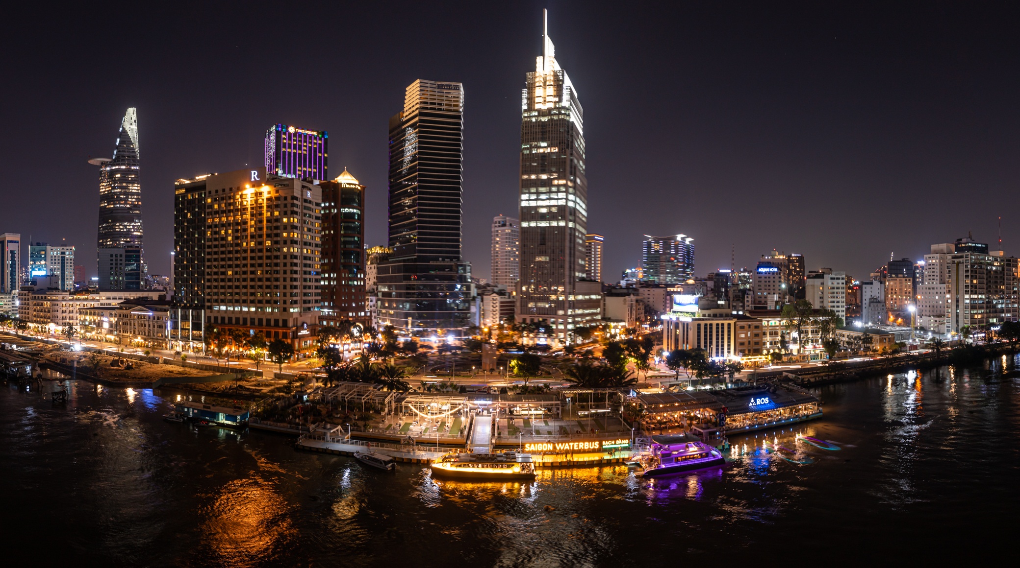 Bus duong song chay ban dem anh 13