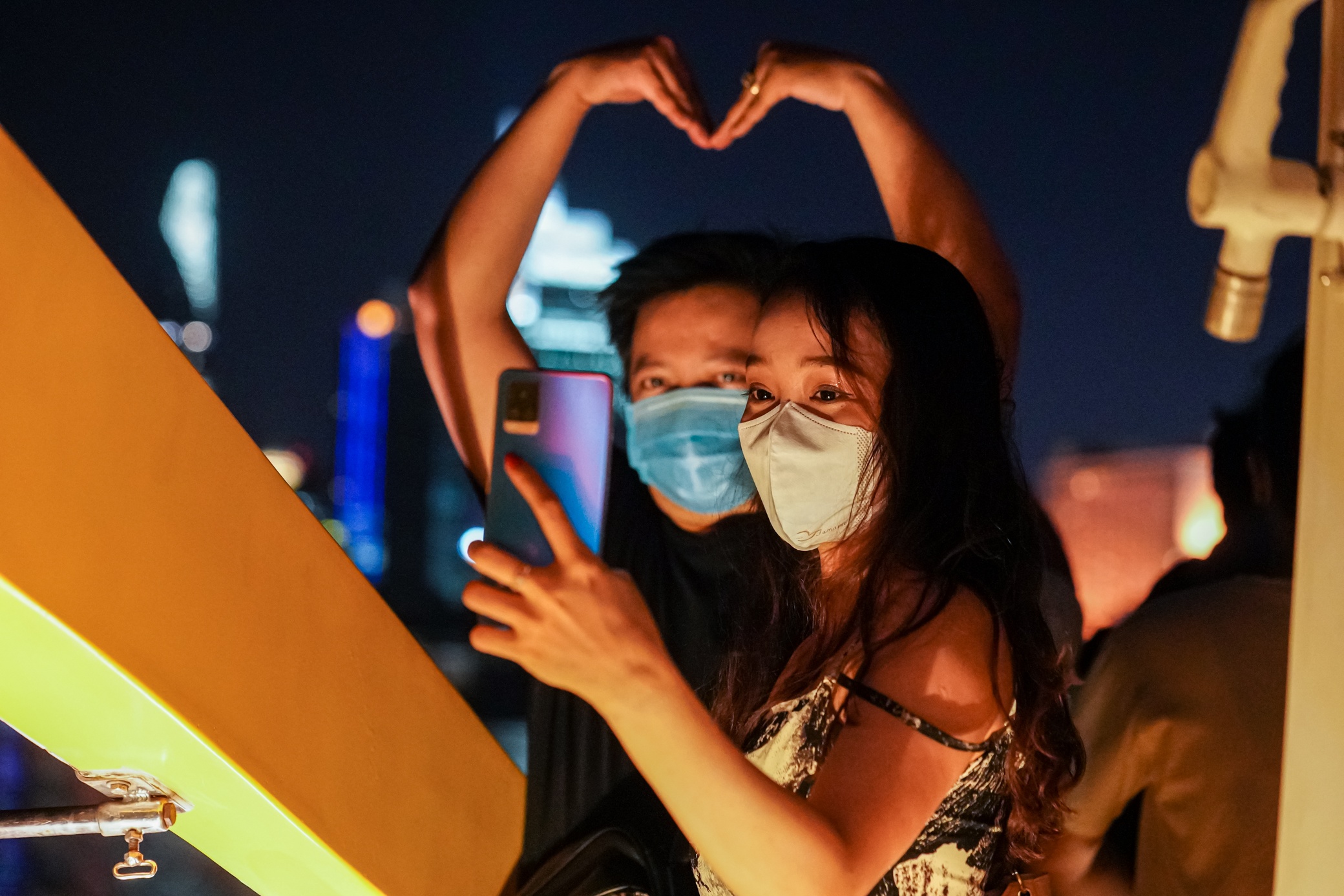 Bus duong song chay ban dem anh 7