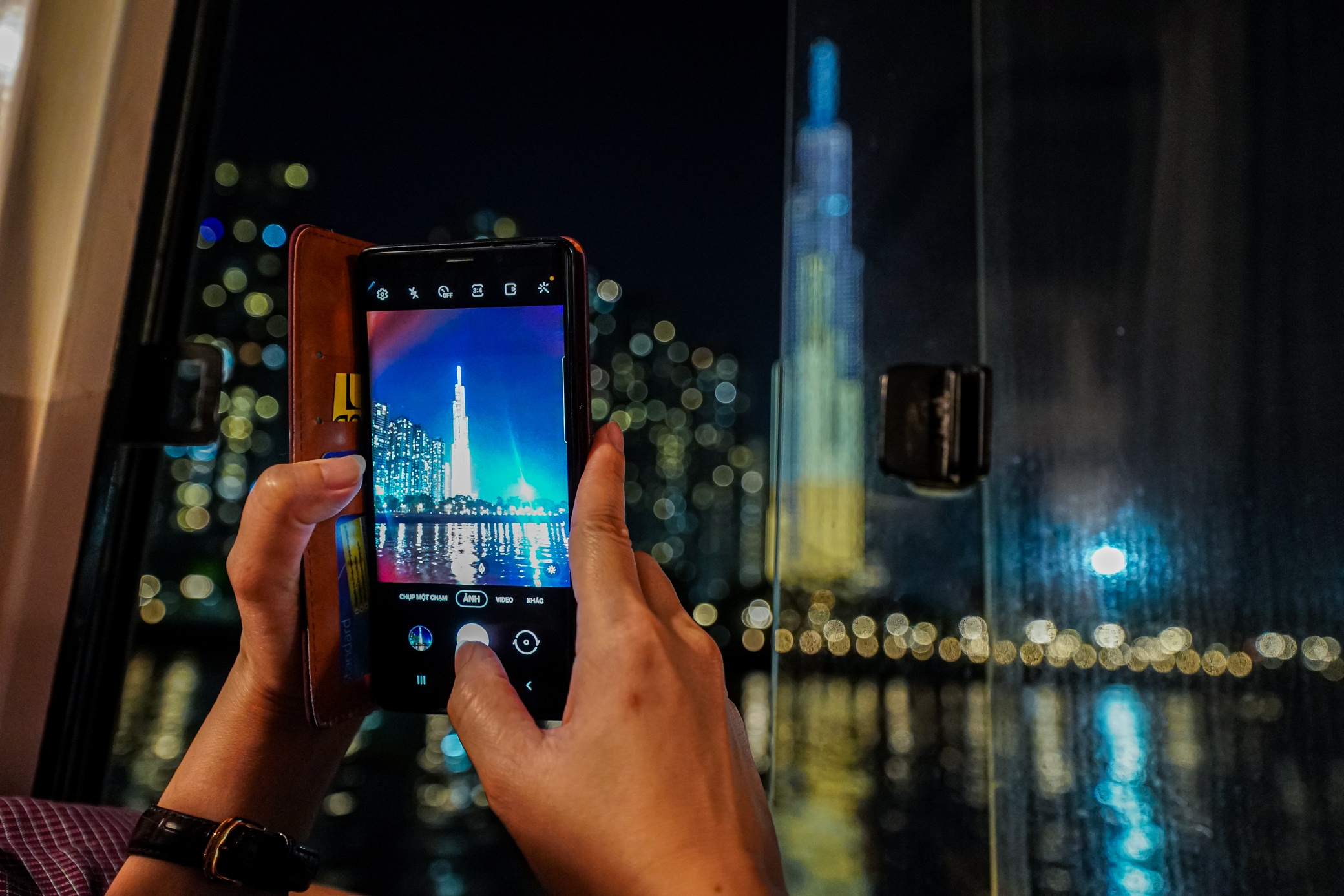 Bus duong song chay ban dem anh 6