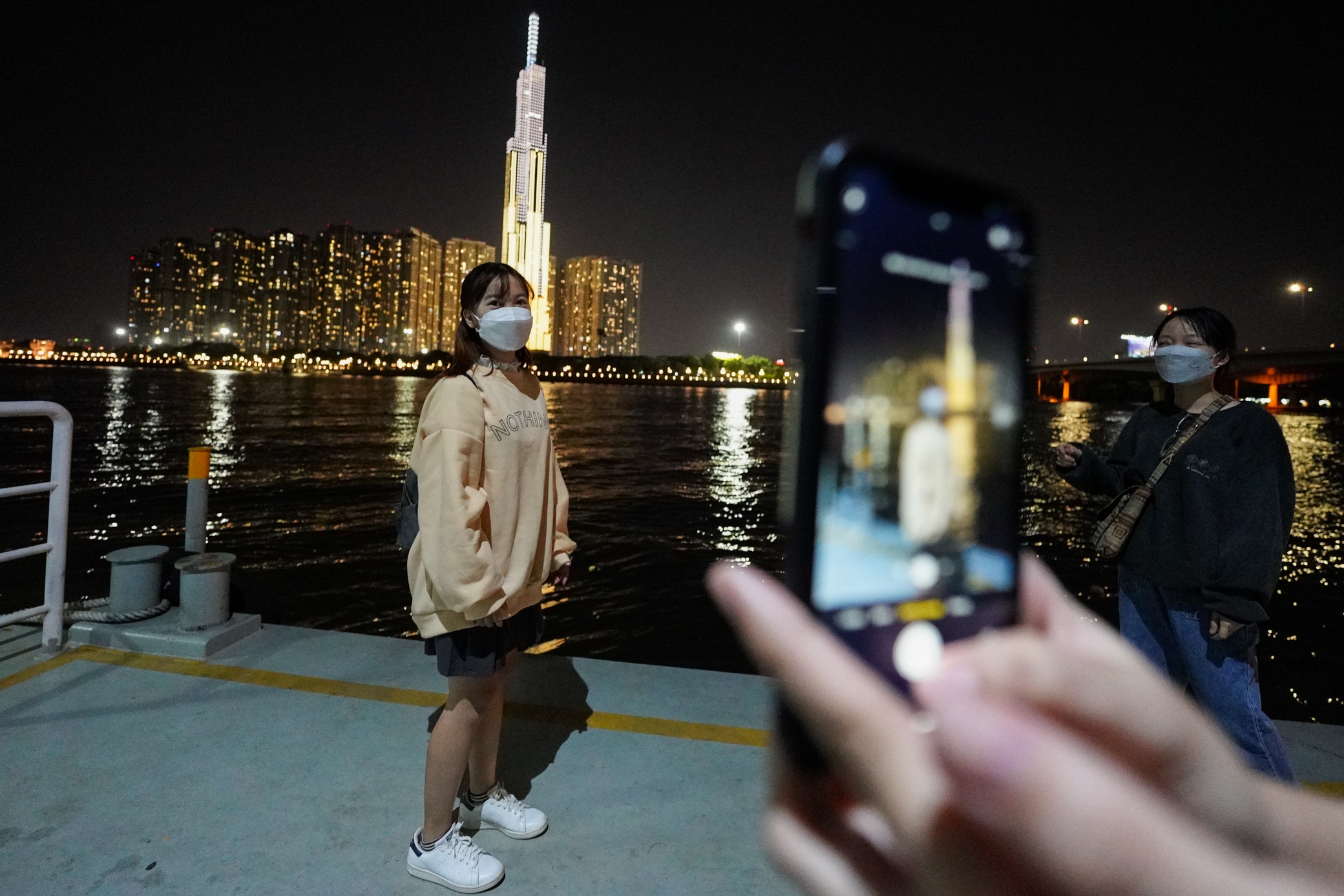 Bus duong song chay ban dem anh 10